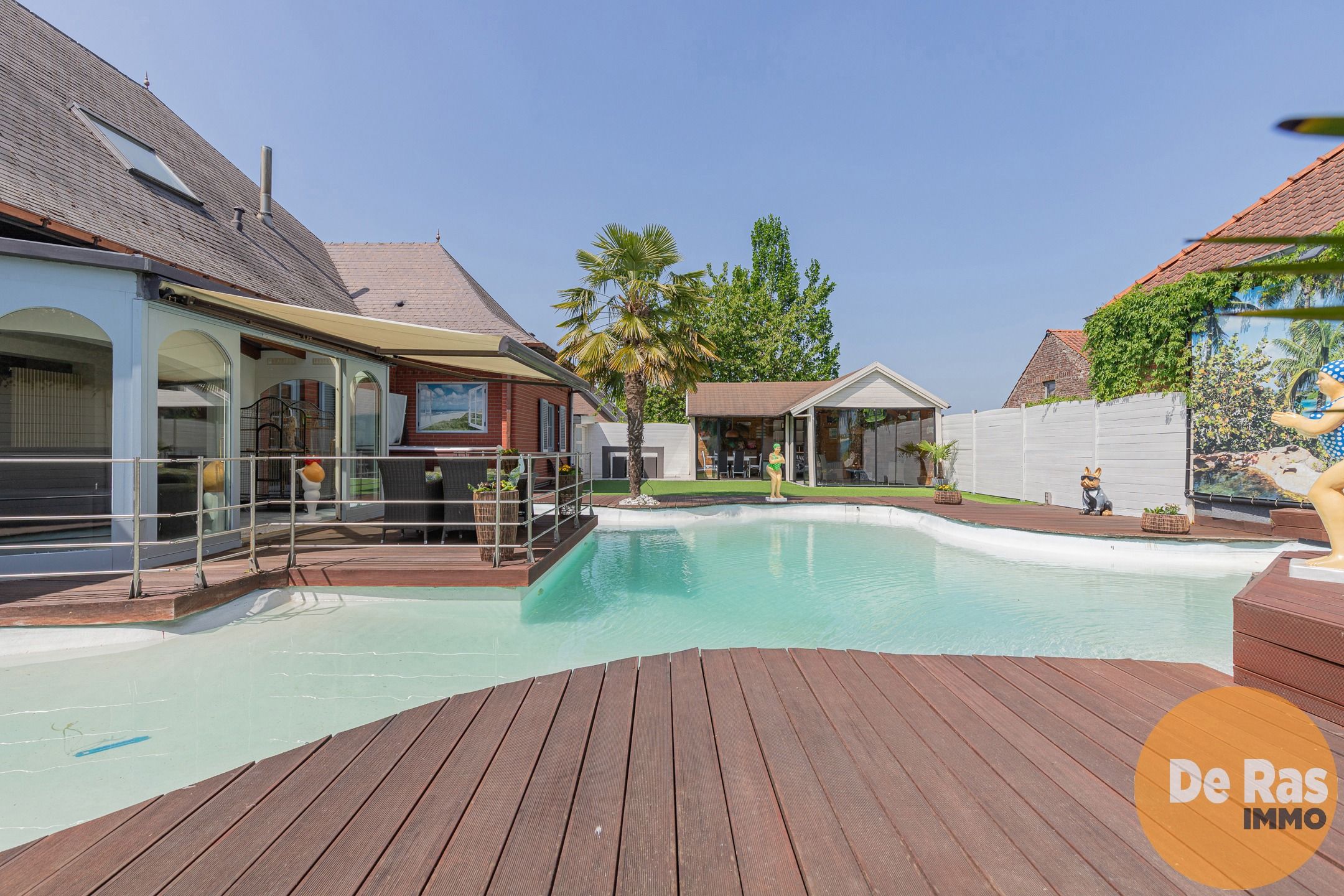 BURST – Ruime bungalow met zwembad en aparte woonruimte foto 25