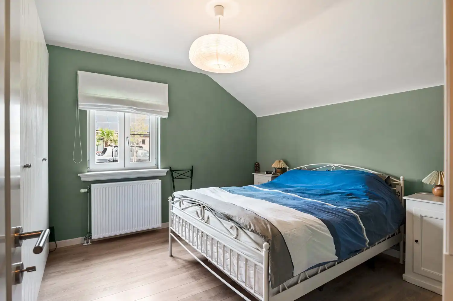 Instapklare laagbouwwoning met zonnige tuin in rustige straat te Hoevenen foto 3