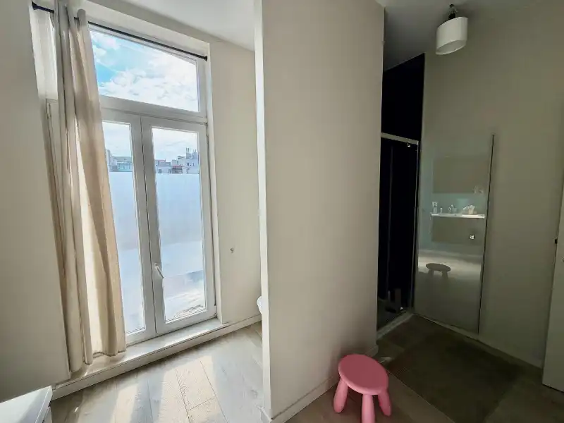 NABIJ STATION GENT SINT PIETERS, GERENOVEERDE RIJWONING MET 2 SLAAPKAMERS foto 11