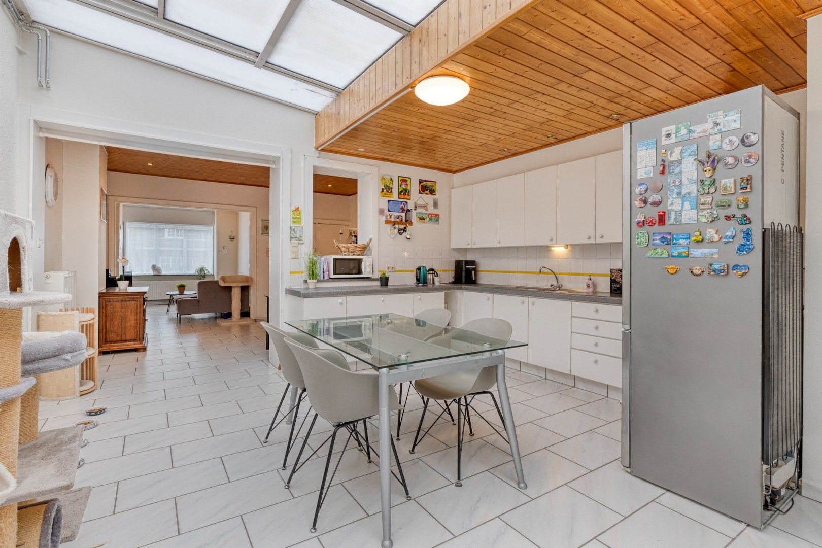 Verzorgde woning met diepe tuin, carport én uitweg! foto 10