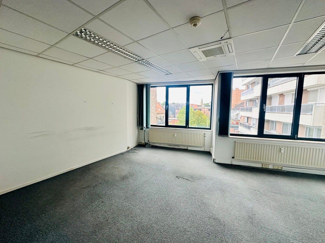 Iconisch kantorencomplex of commerciële ruimte te Hasselt centrum foto 8