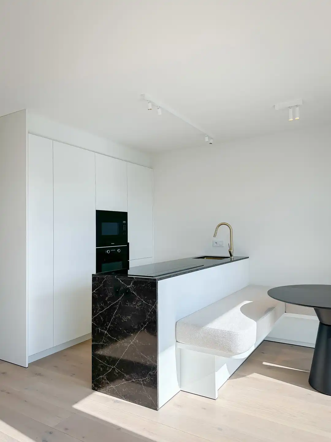 Tijdloos appartement met TOPAFWERKING op het DRIEHOEKSPLEIN foto 16