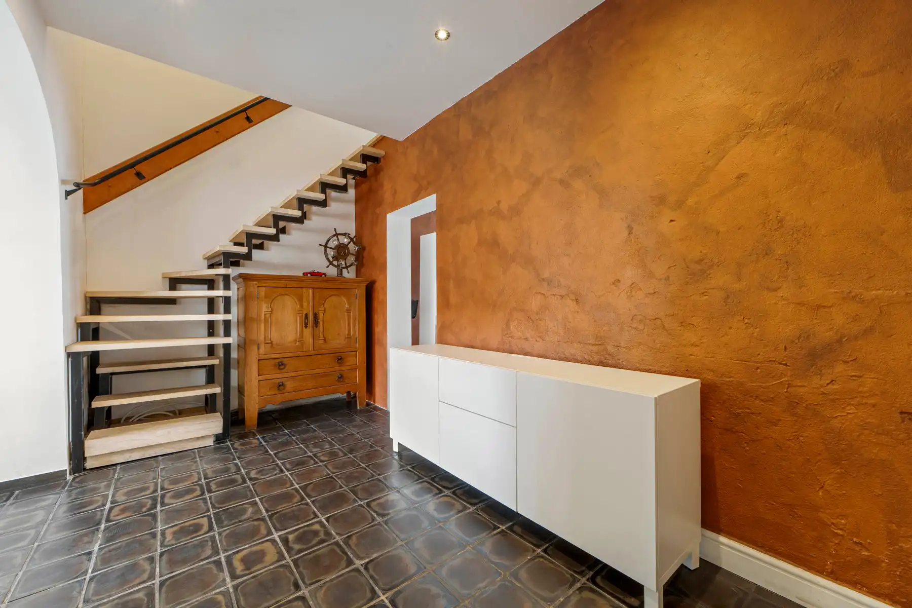 Stijlvolle, instapklare woning met moderne afwerking en gezellige tuin in Genk foto 10