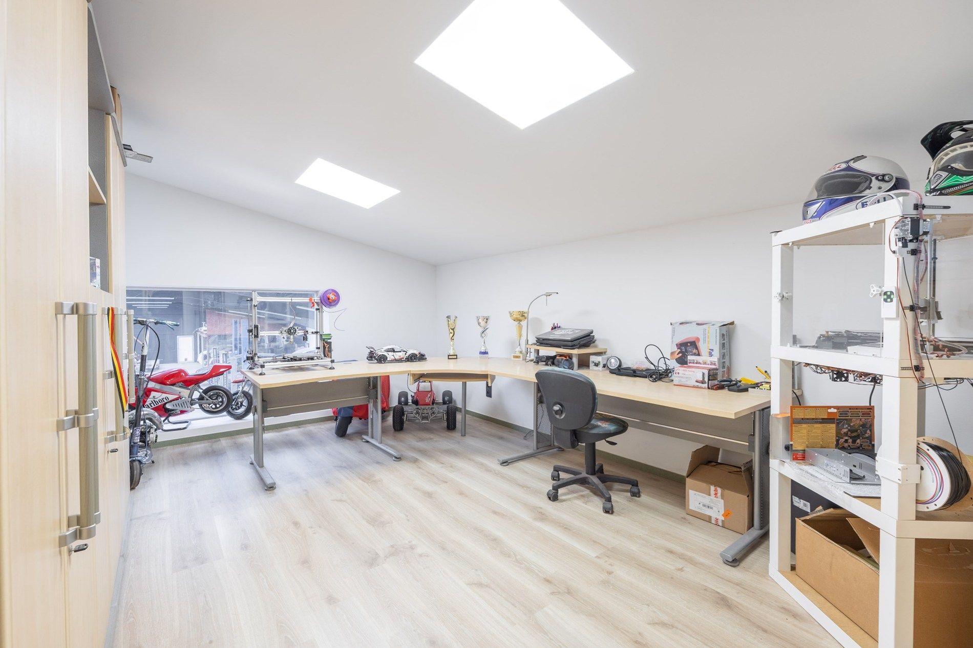 GOED GELEGEN MAGAZIJN MET SHOWROOM foto 16