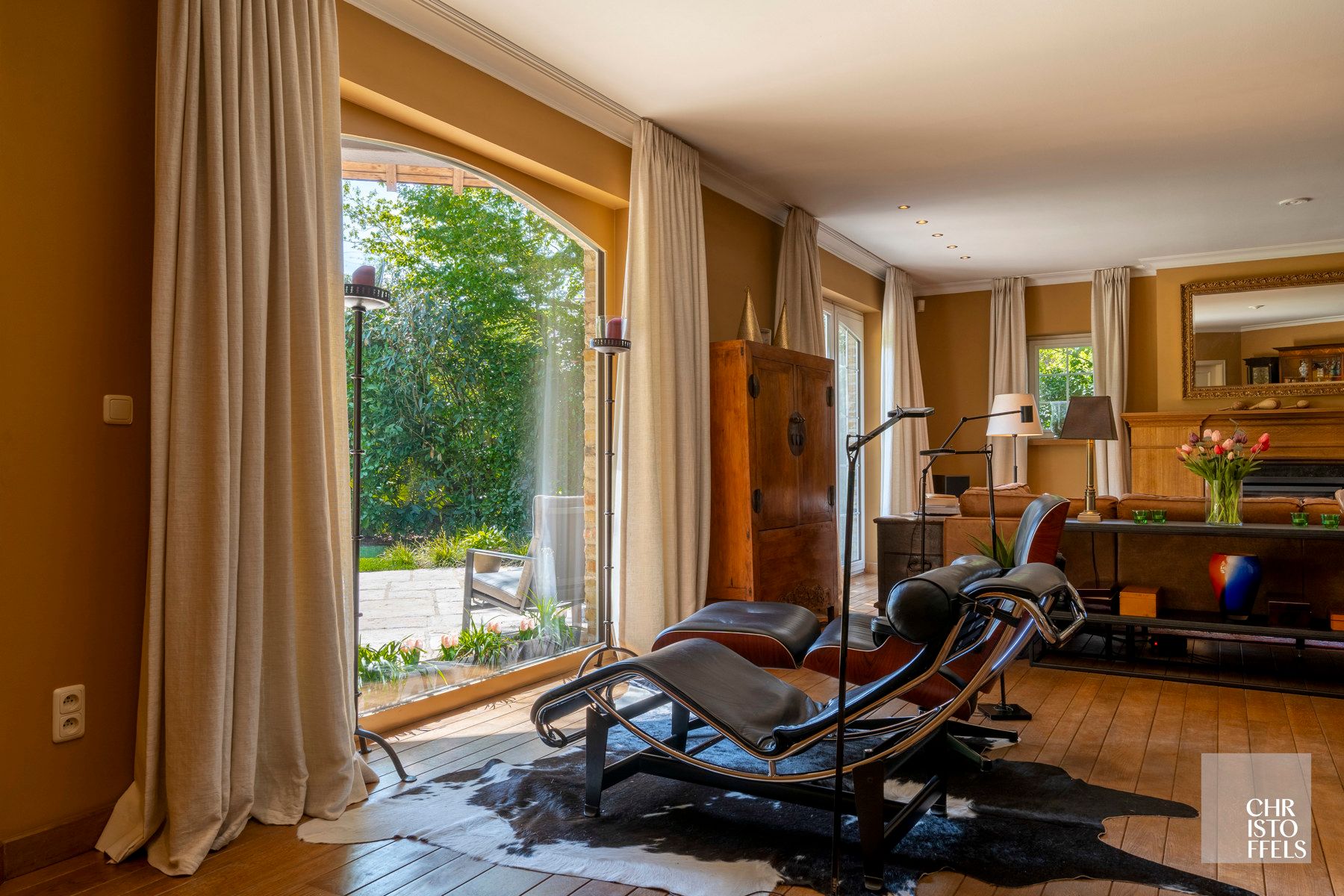 Zuiderse villa met zwembad in een rustige straat, op een perceel van 16a93ca! foto 15