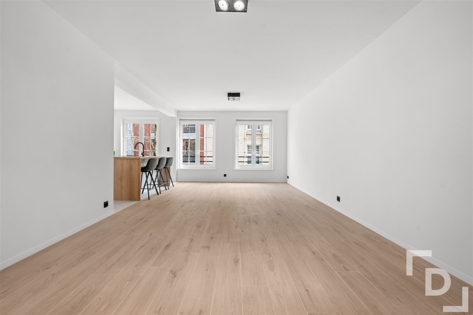 Kwalitatief gerenoveerd appartement in centrum Ieper foto 5