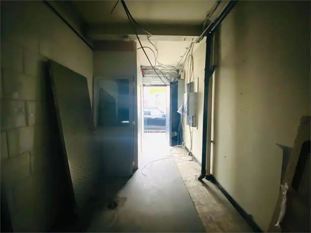 IN OPTIE - RUIM handelspand in het centrum van Hove foto 16