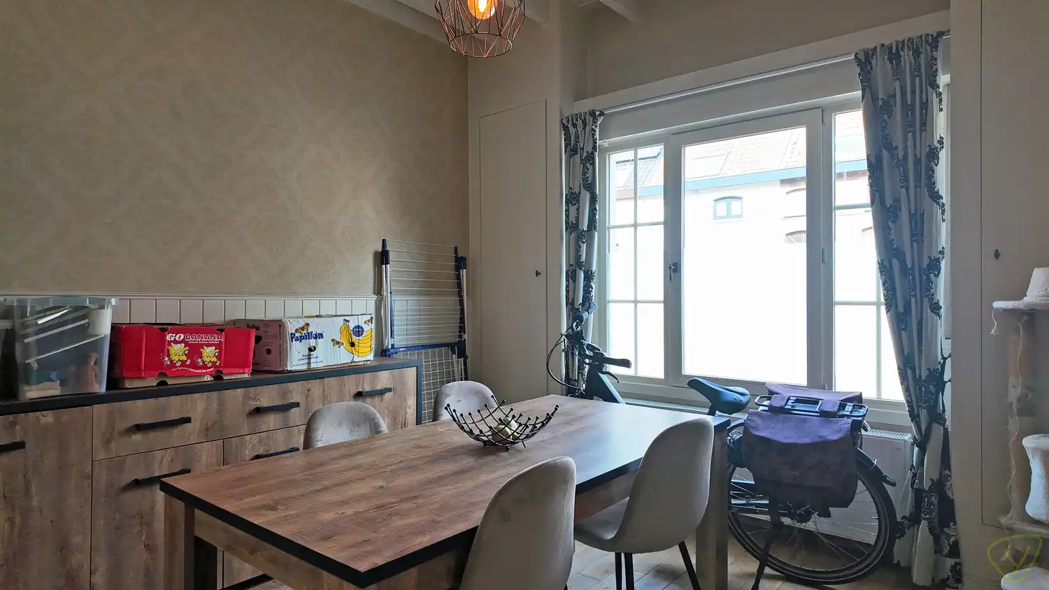 Gezellige instapklare woning met zonnig koertje in Eeklo! foto 2