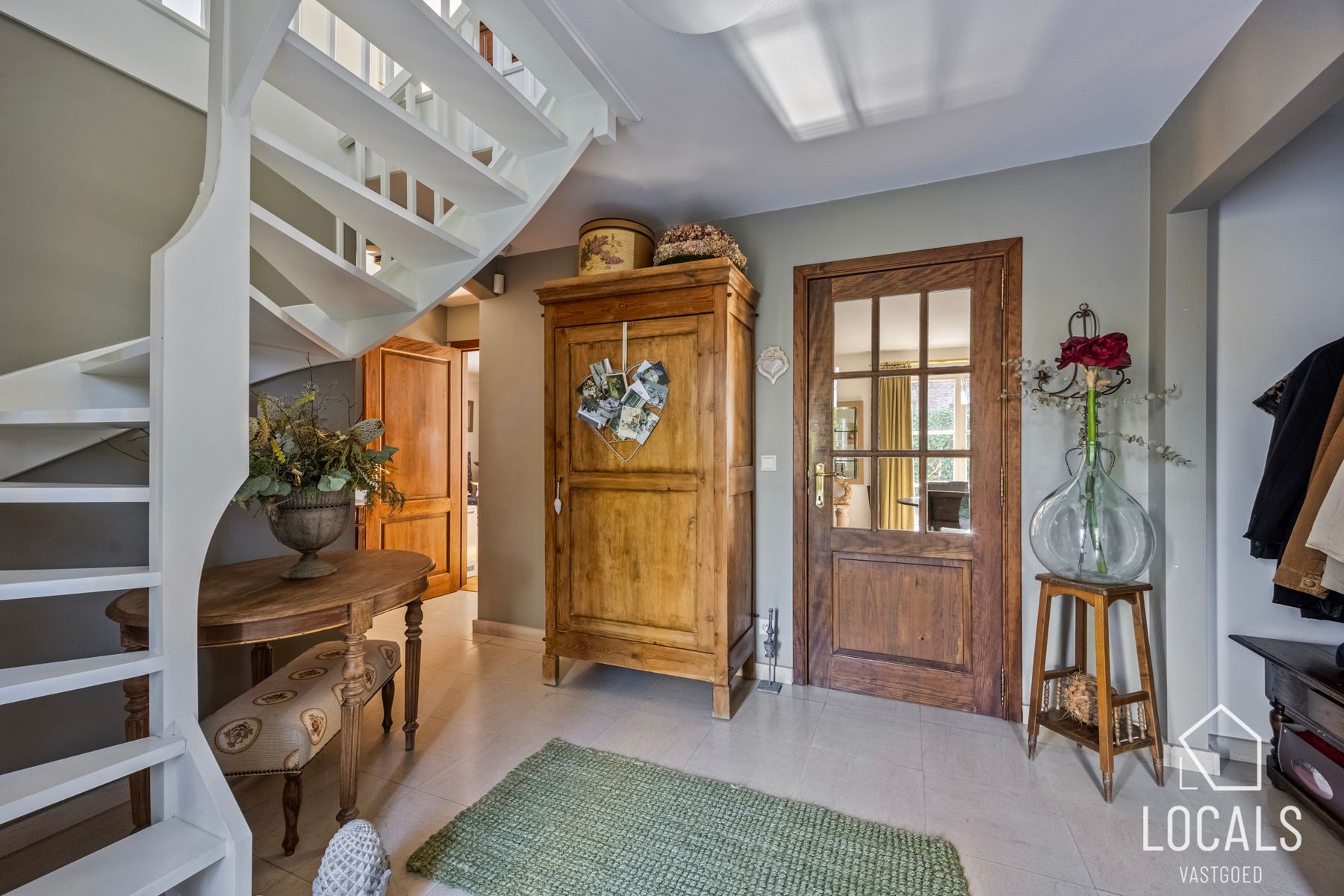 Tijdloze villa in doodlopende straat aan het bos foto 7