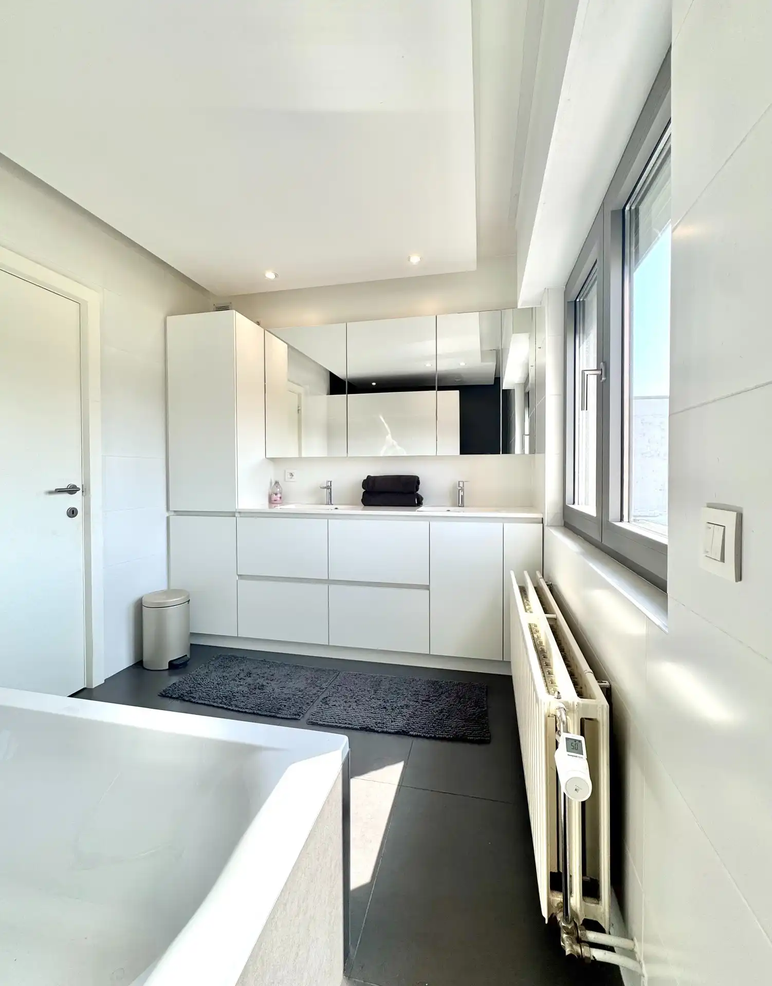 BREDE GEVEL- WONING | ZWEMBAD | DUBBELE GARAGE | TUIN |1.055 M² foto 30