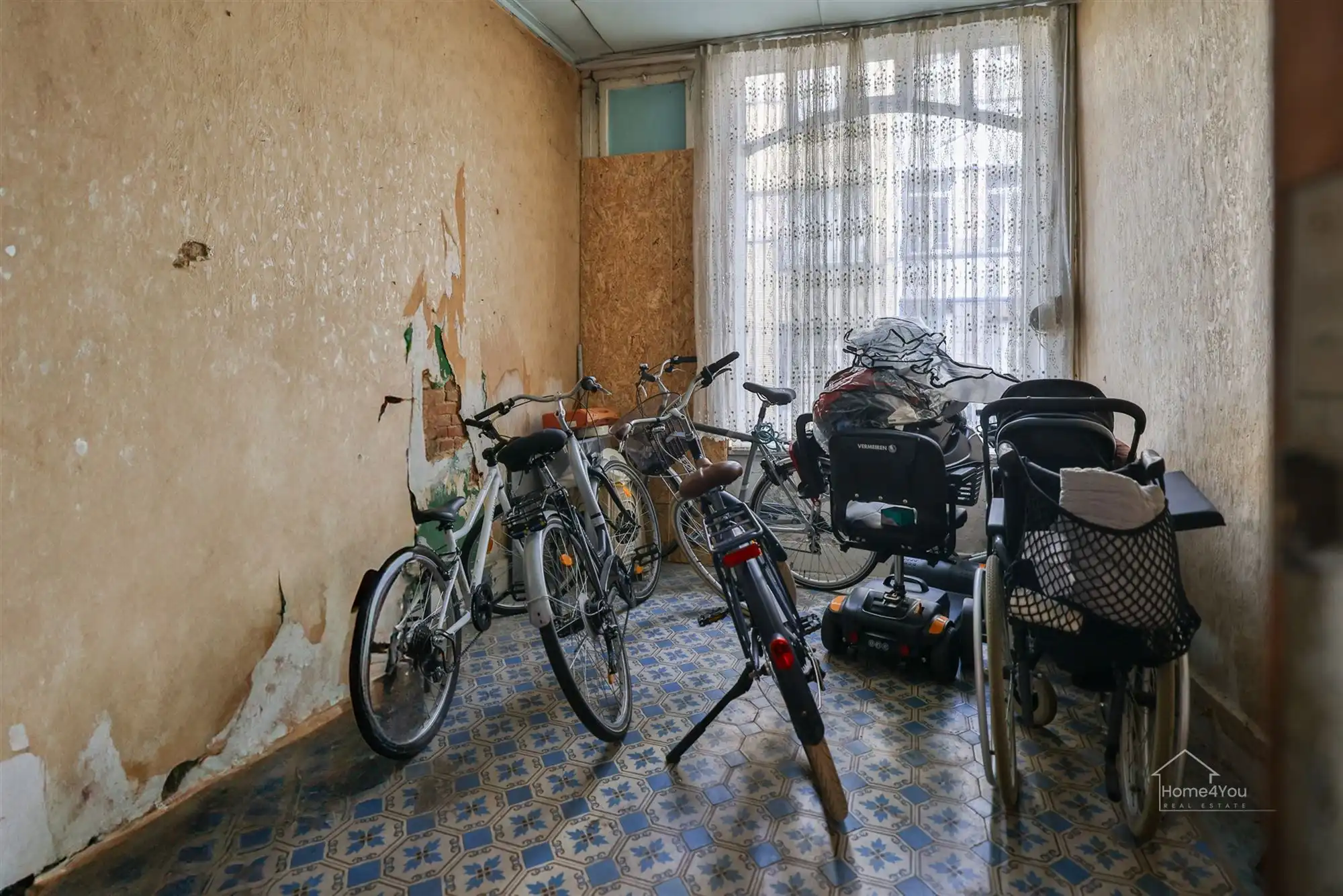 Ruime woning met meerdere slaapkamers en overdekt terras  foto 3