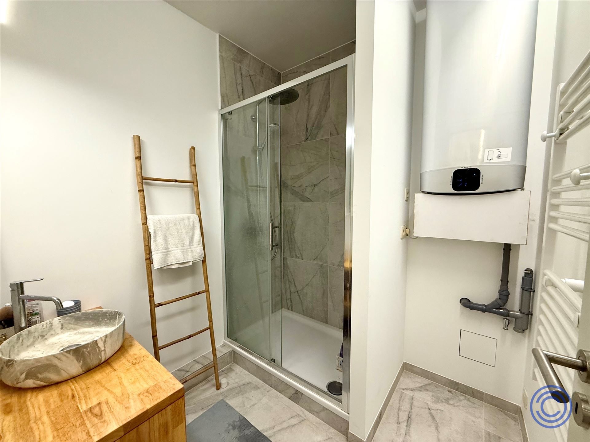 Stijlvol appartement met 2 slaapkamers en gezellig terras – hartje Antwerpen! foto 4