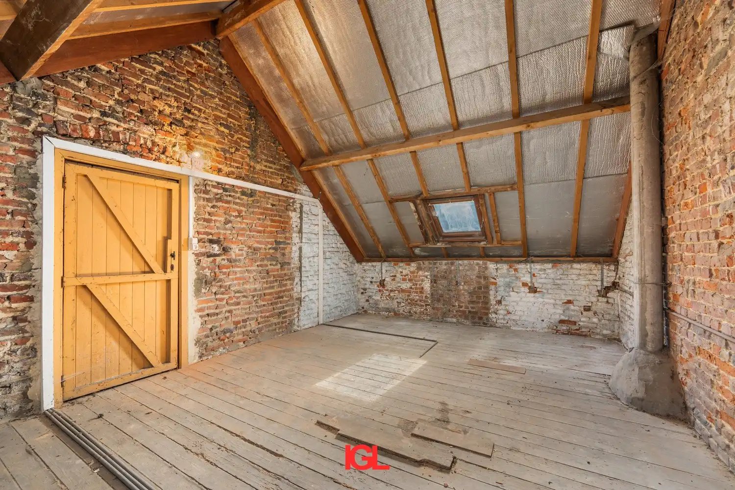 Te renoveren woning met grote tuin foto 13