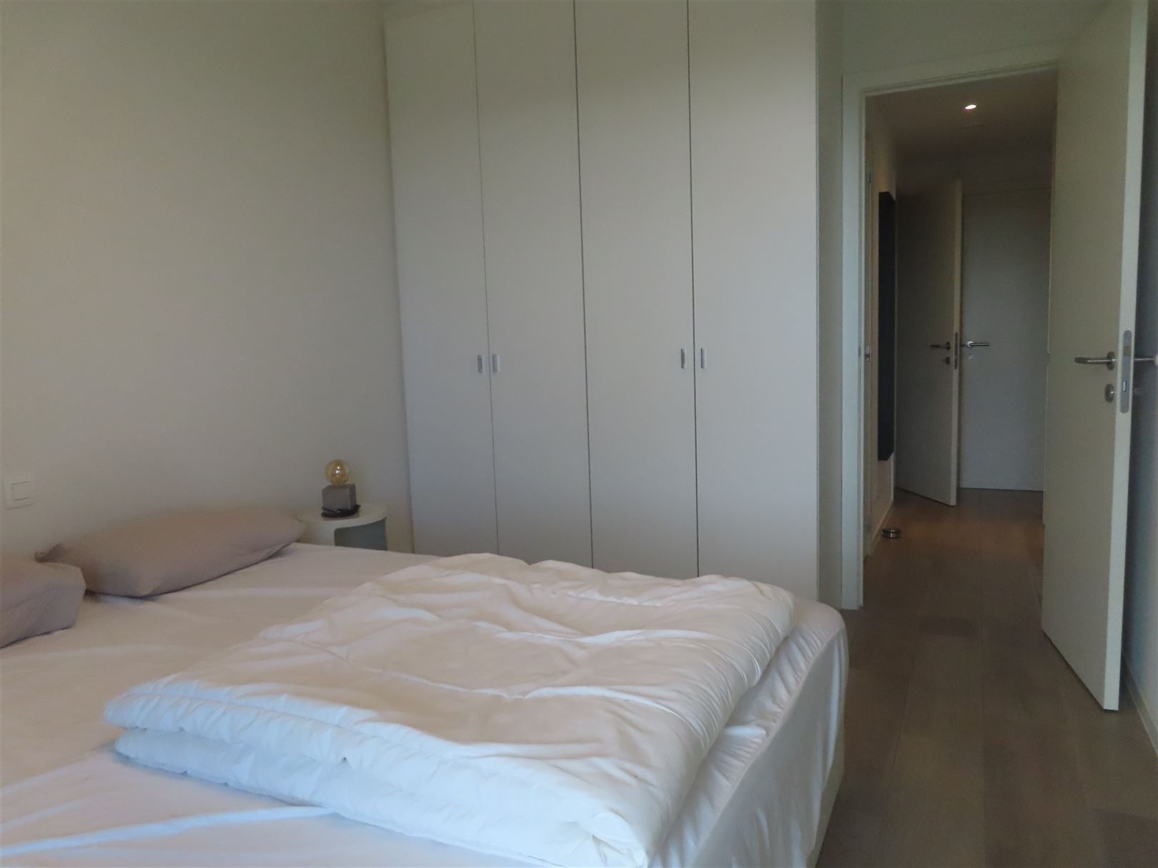 Knap gemeubeld beginners appartement met terras én parking! foto 13