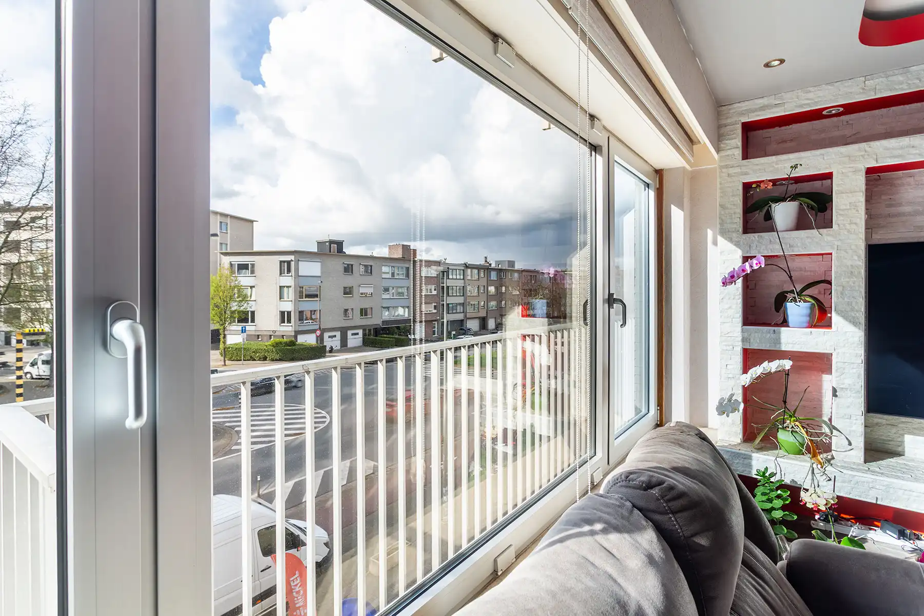 Merksem - Ruim instapklaar 2 slpk app. met terras en P foto 3