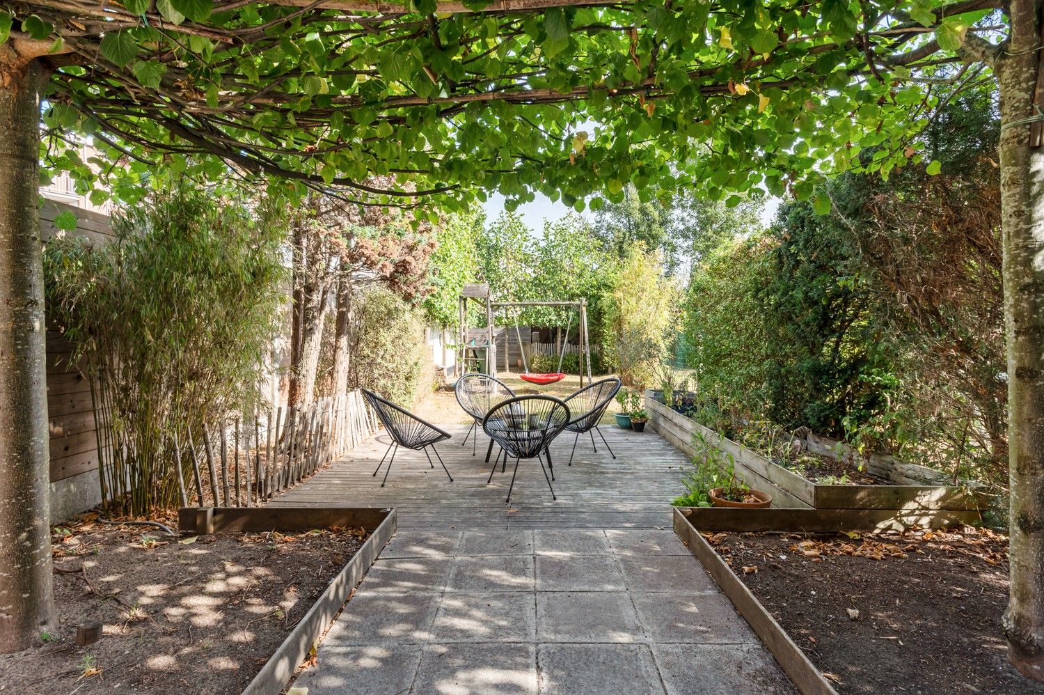 Instapklaar, ruim huis met 4 slaapkamers en tuin te koop in Schoten! foto 15