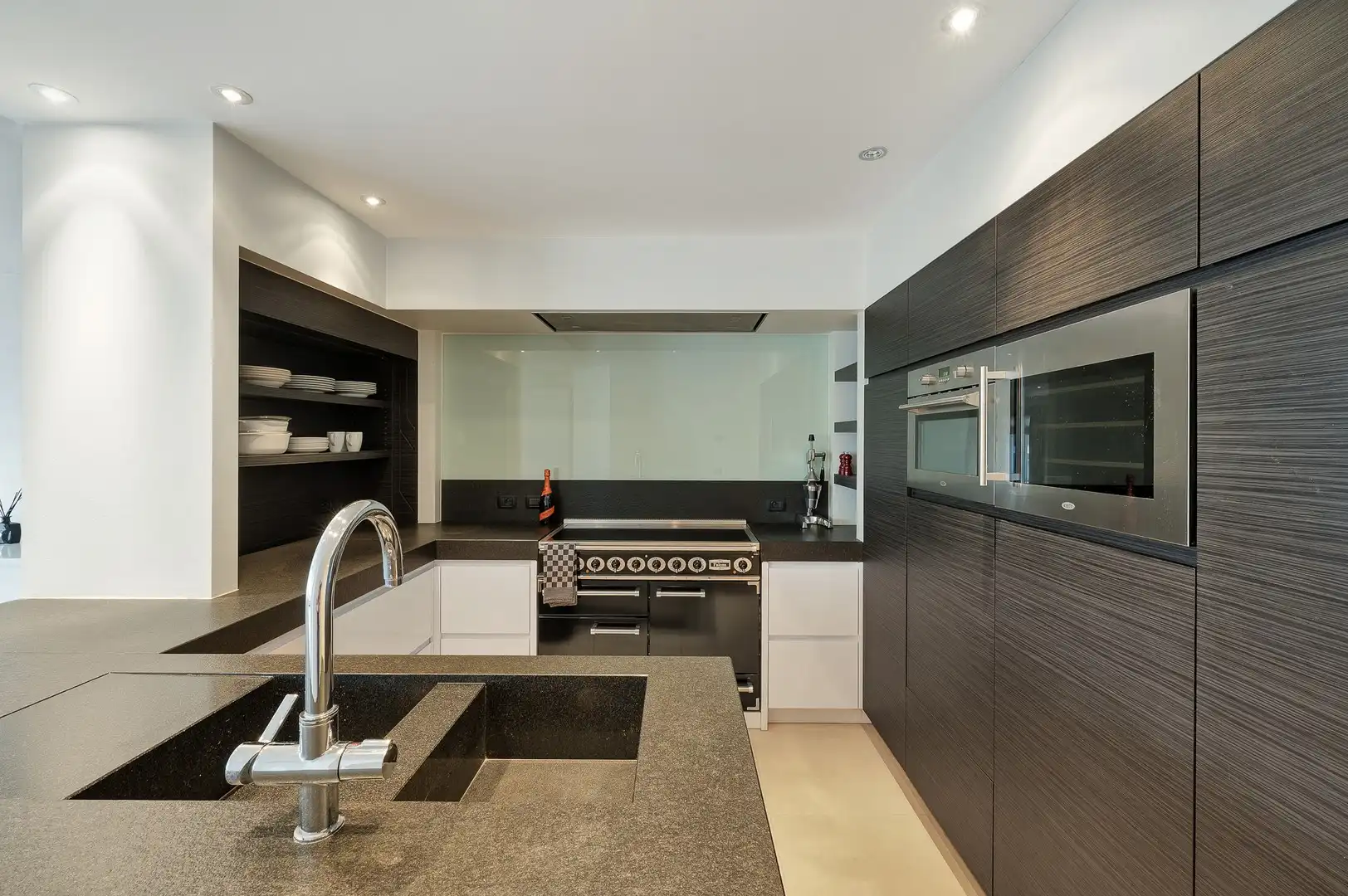 Ruim appartement van 163m² met 11 m² façade in de Dumortierlaan. foto 14