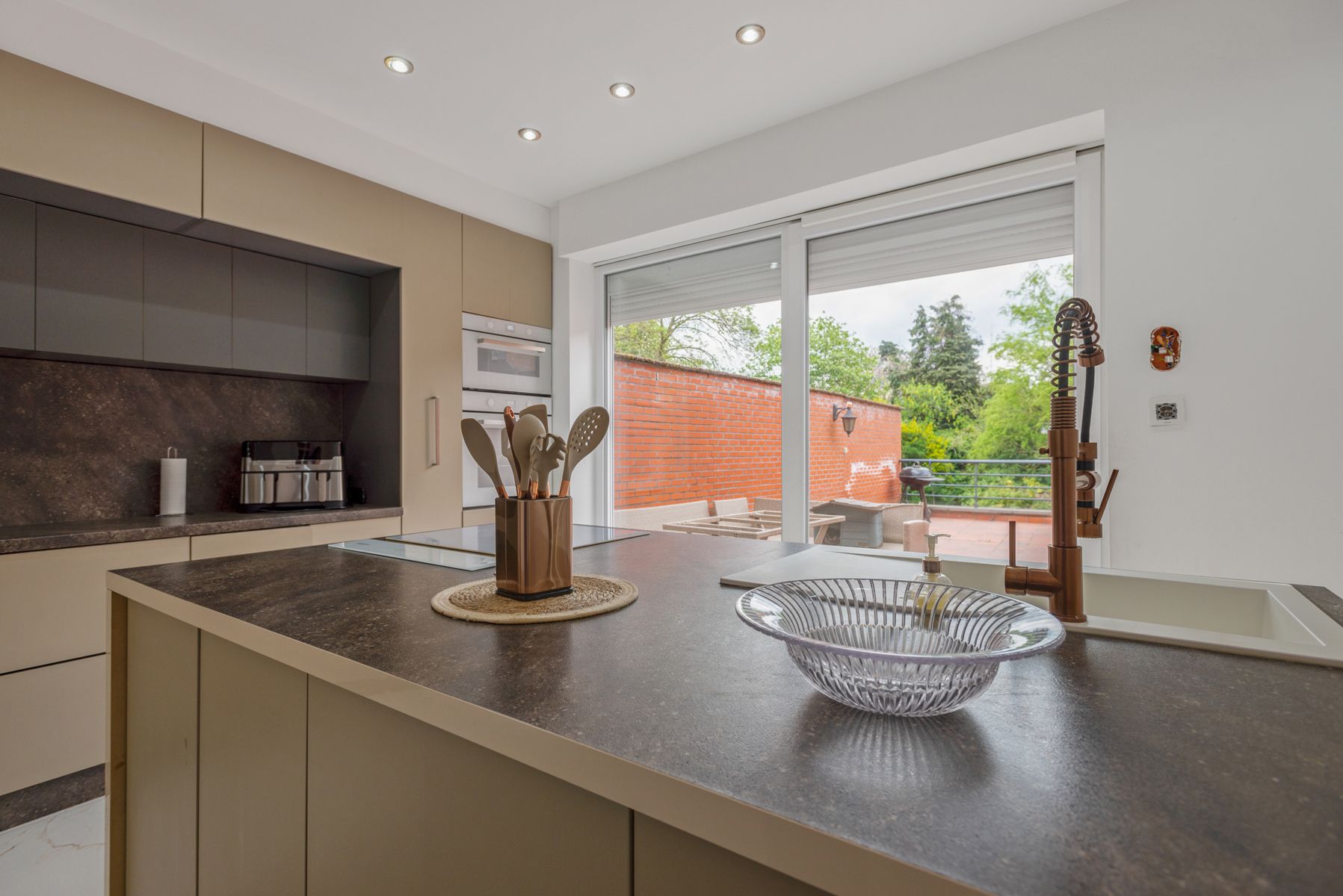 Uniek handelspand mét gerenoveerde woonst in het hart van Boom foto 25