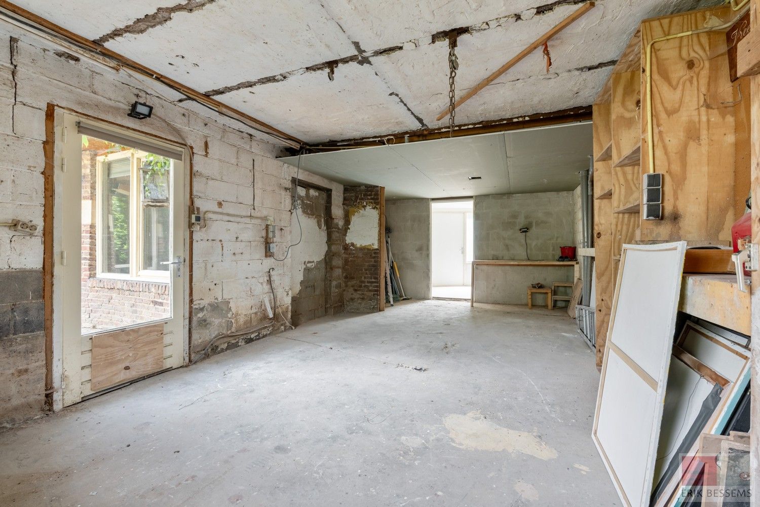 Gedeeltelijk gerenoveerde woning dat kan dienst doen als kangoeroe-woning. foto 9