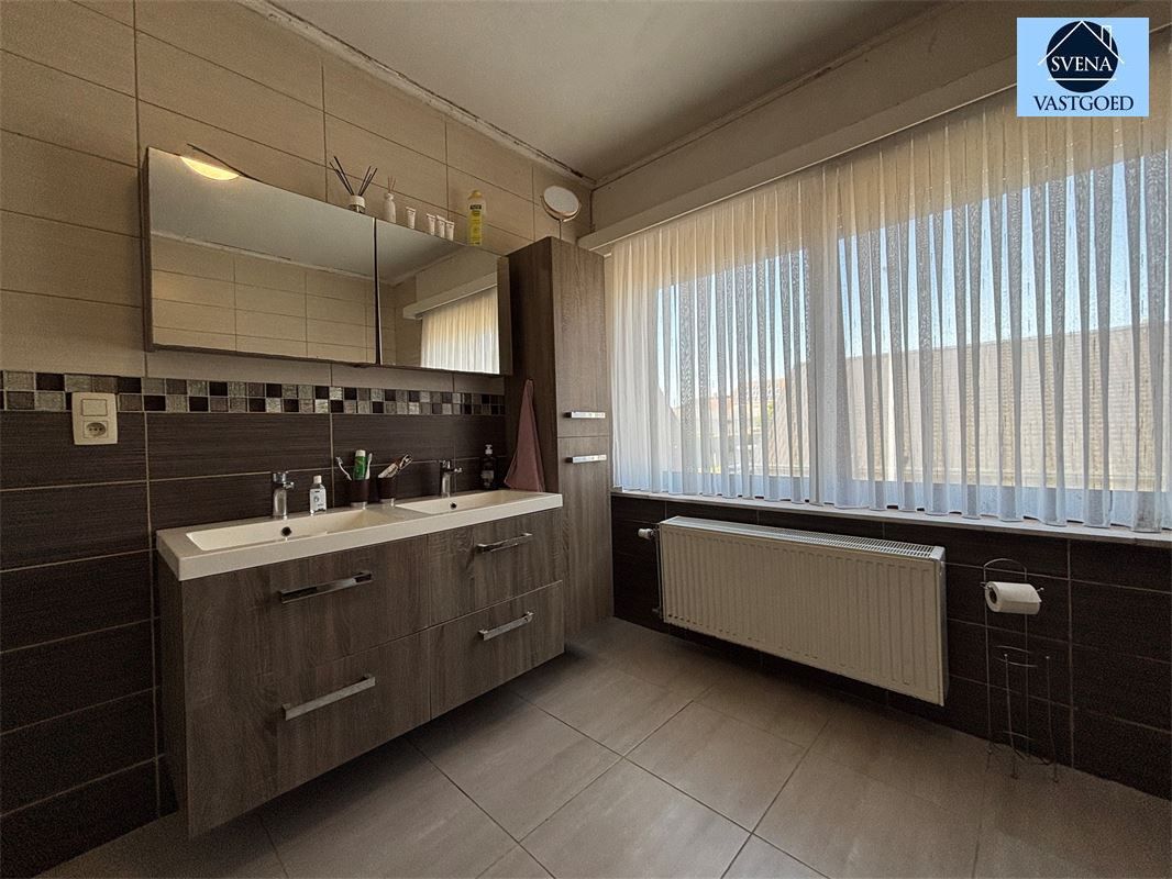 RUSTIG GELEGEN WONING MET 5 SLAAPKAMERS EN GARAGE foto 10