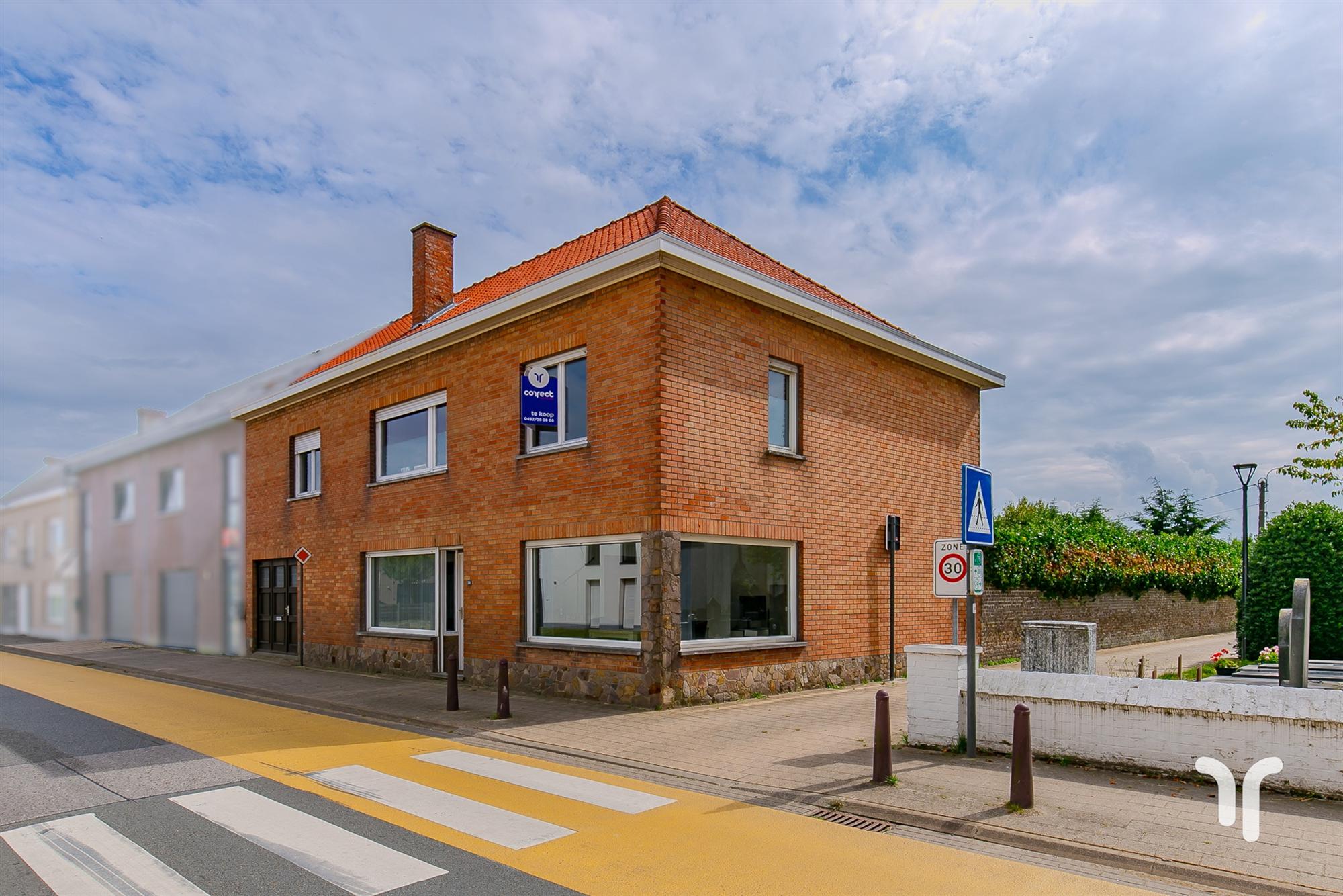 Woning (halfopen) met 5 slaapkamers, ruime tuin en garage.  foto 1