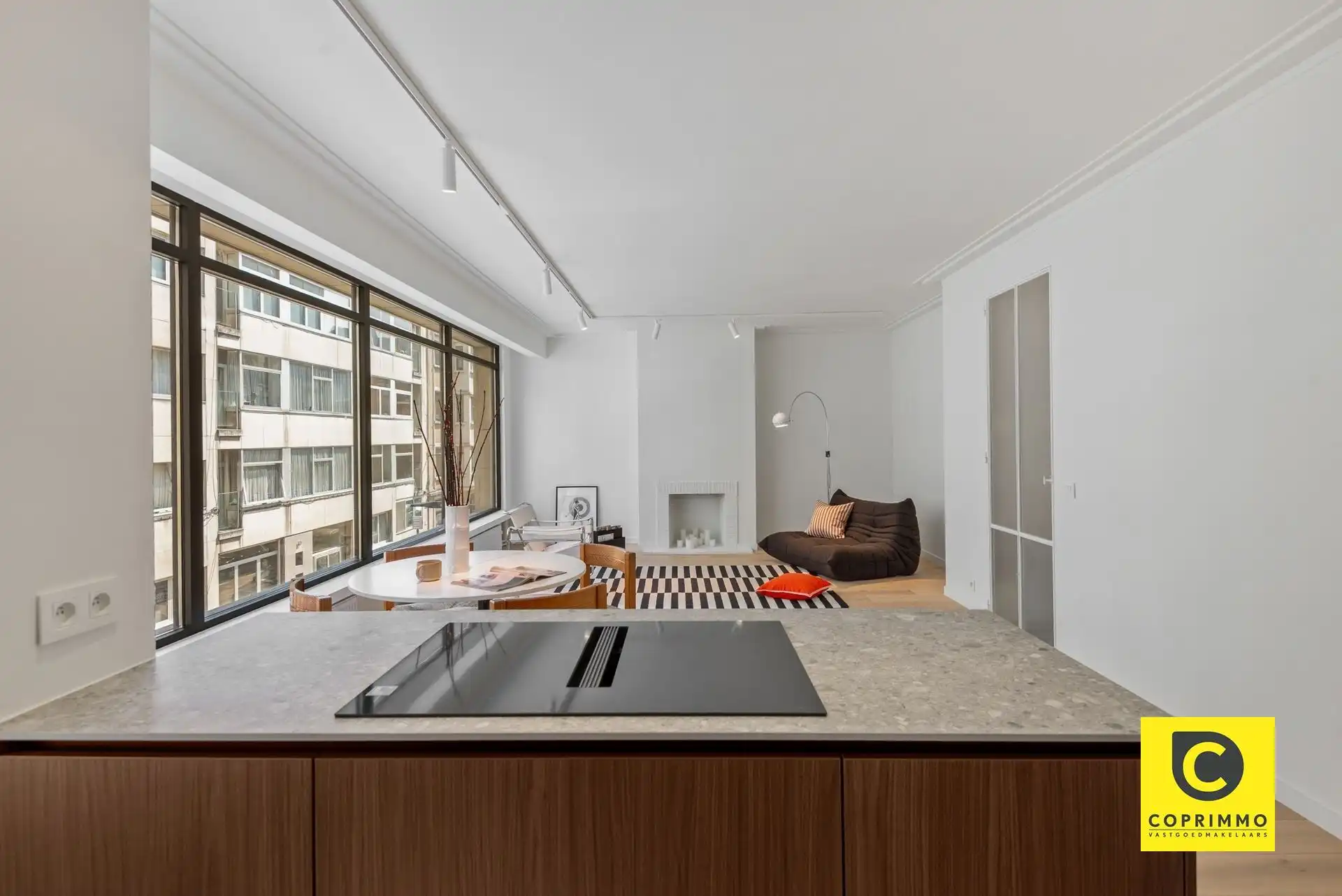 Gerenoveerd pareltje met 3 slpks en 2 terrassen in de Merode wijk! foto 7