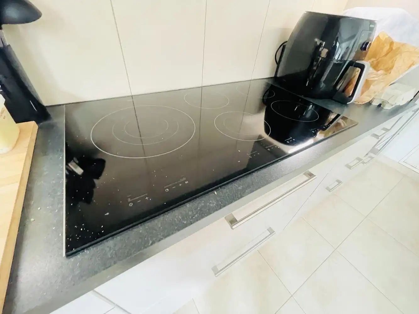 Brugge centrum, aan de Noordzandstraat, vlakbij alle winkels 'tZand  UITZONDERLIJK RUIM WOONHUIS /APPARTEMENT  MET HUISLIFT , 4 slaapkamers + bureau , living van 65m², modern ingerichte grote eet en kookkeuken Zalig wonen!  living van 65m²en zuidgericht terrasZlit terras van 65 m², volledig ingerichte eet-en kookkeuken van 34m²,  grote fietsenberging foto 6