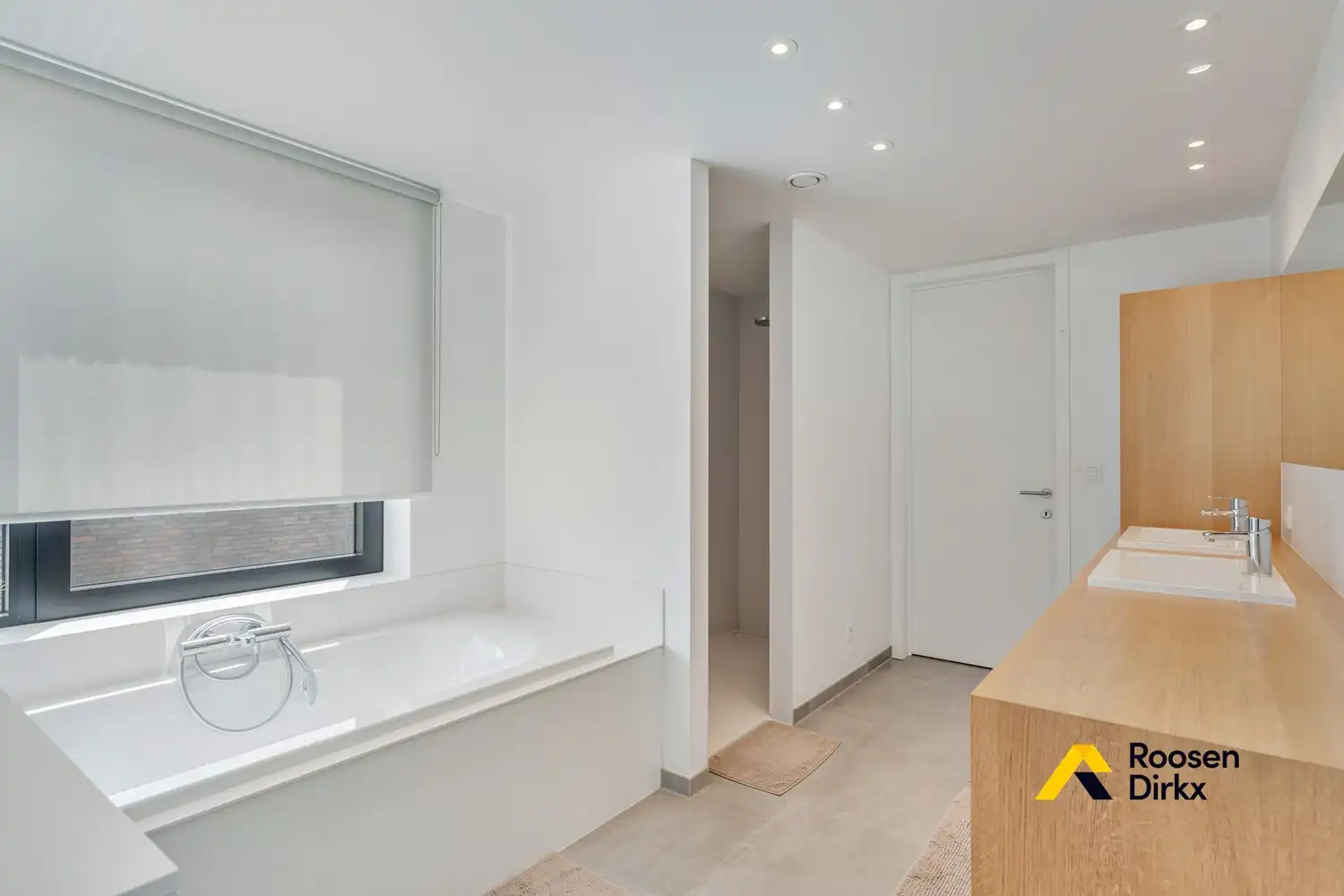 Luxueuze gezinswoning met 3 slaapkamers en 2 badkamers op toplocatie foto 24