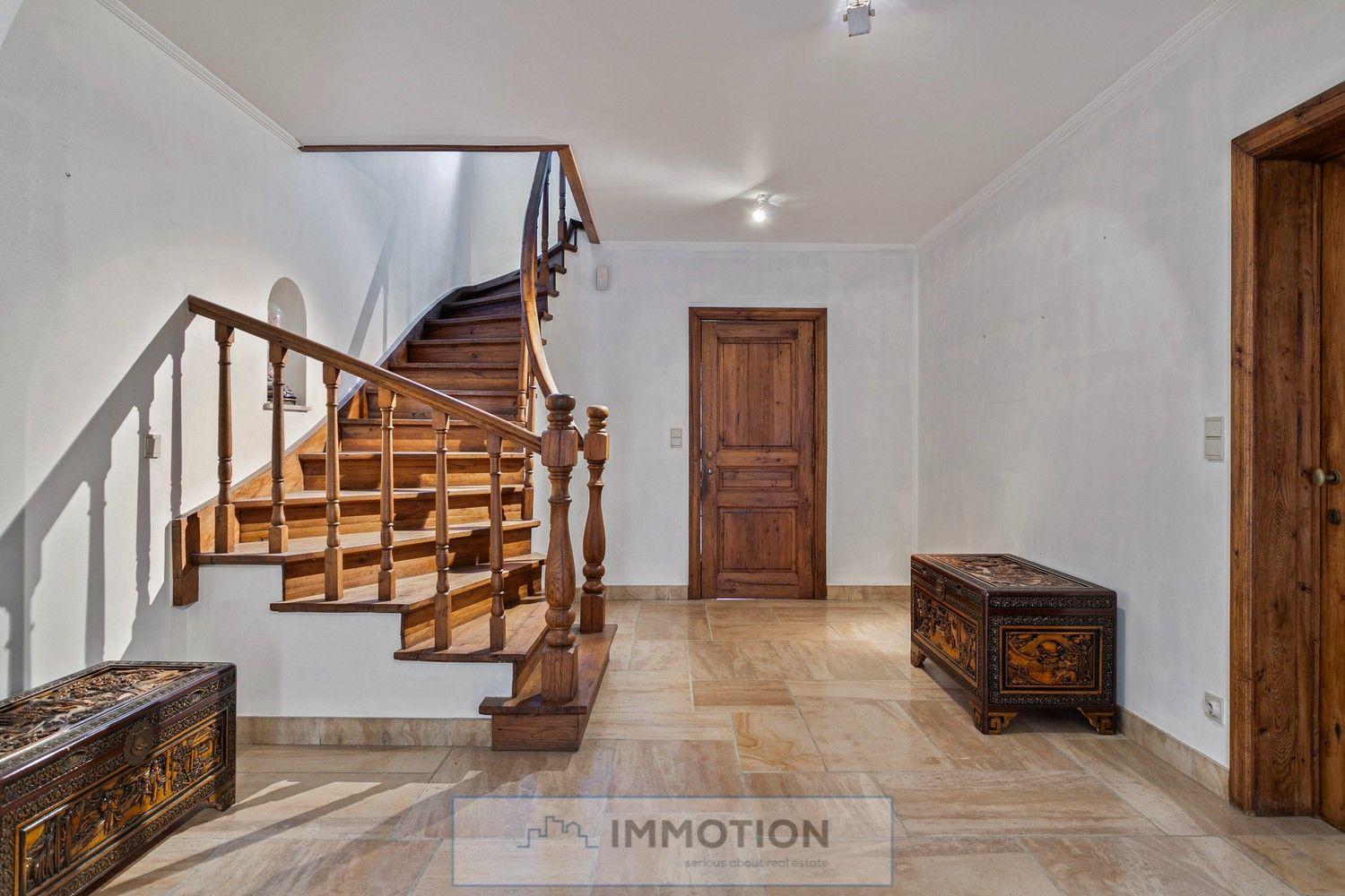 Unieke burgerwoning met bijgebouw en tuin foto 4