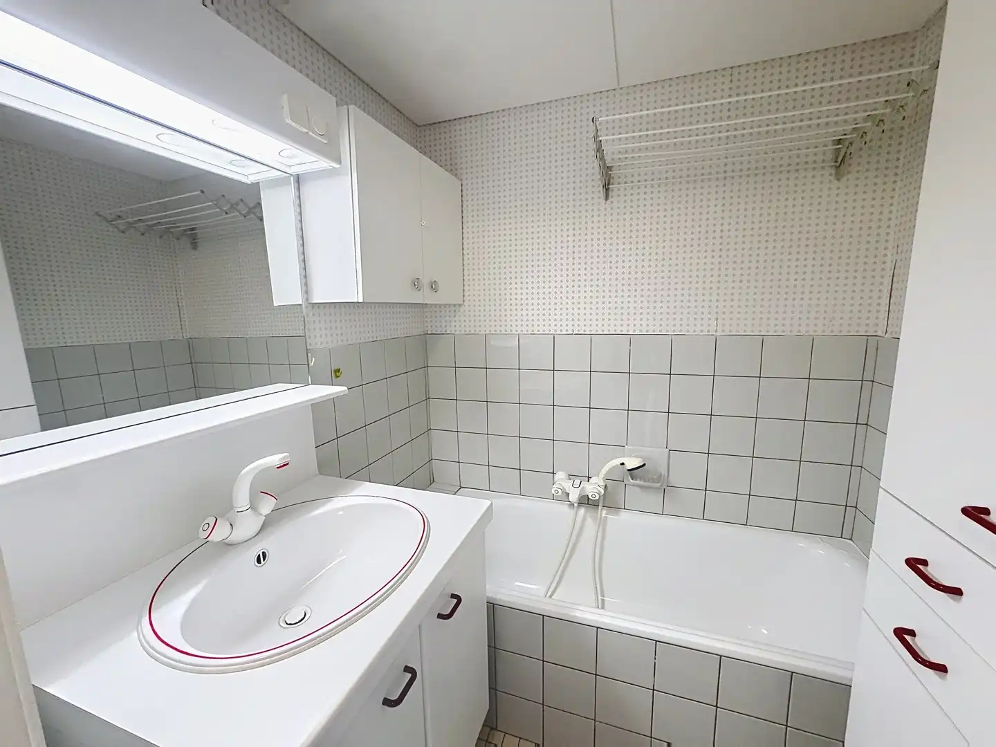 Op te frissen studio op de Zeedijk met zicht op SILT foto 7
