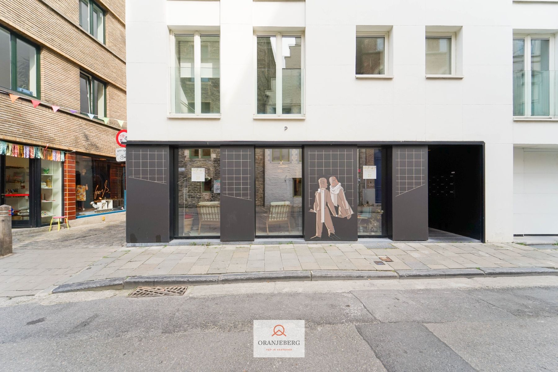 Hoekwinkel te huur vlakbij Vrijdagmarkt foto 5