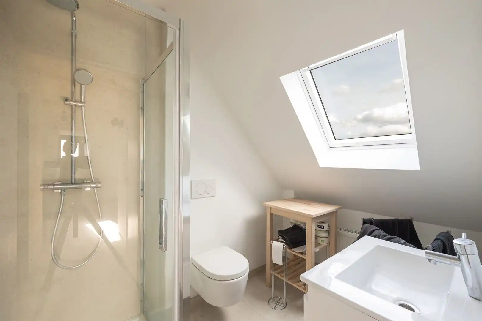 Lofty dakappartement met terras foto 18