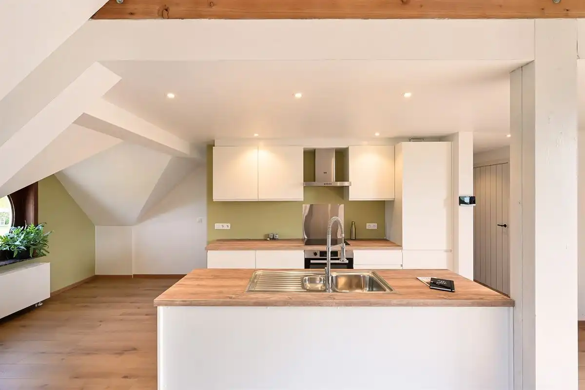 Uniek dakkappartement met zeer grote garage foto 6