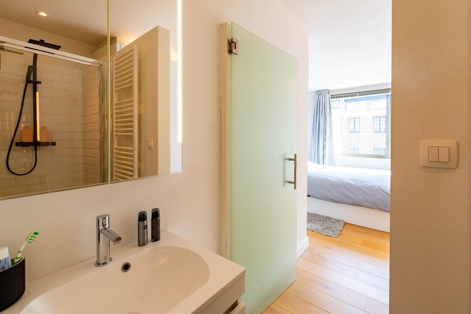 Prachtig gemeubeld appartement met autostaanplaats foto 11