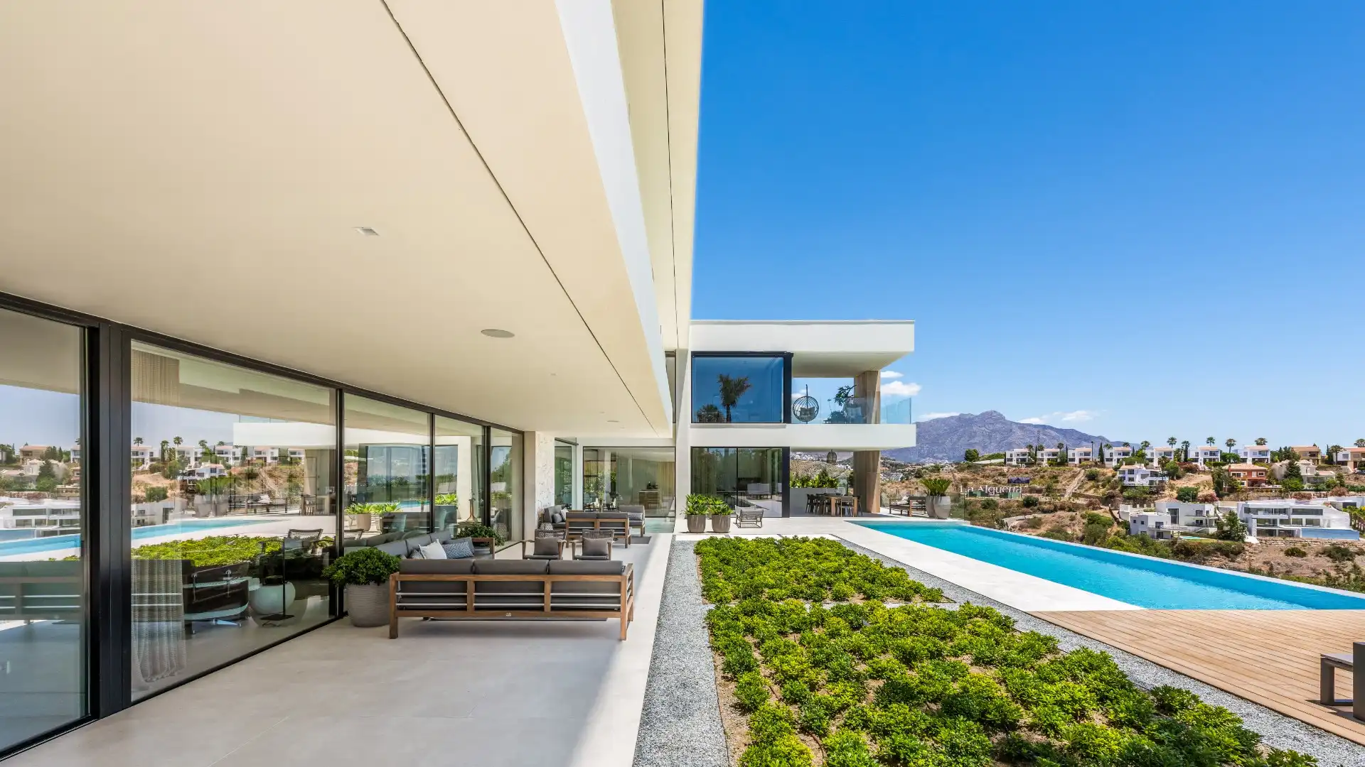 VILLA LIBERTY - FRONTLINE GOLF - PANORAMISCHE ZICHTEN foto 3