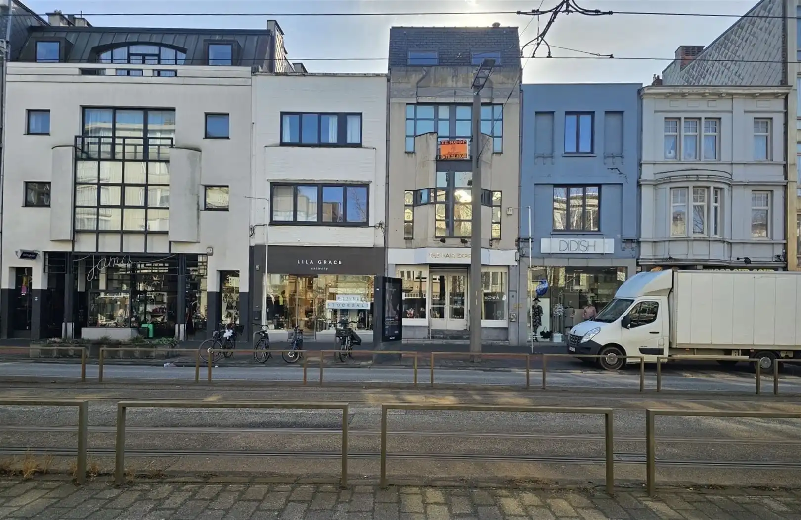 Handelspand met triplex appartement in centrum Mortsel. foto 18
