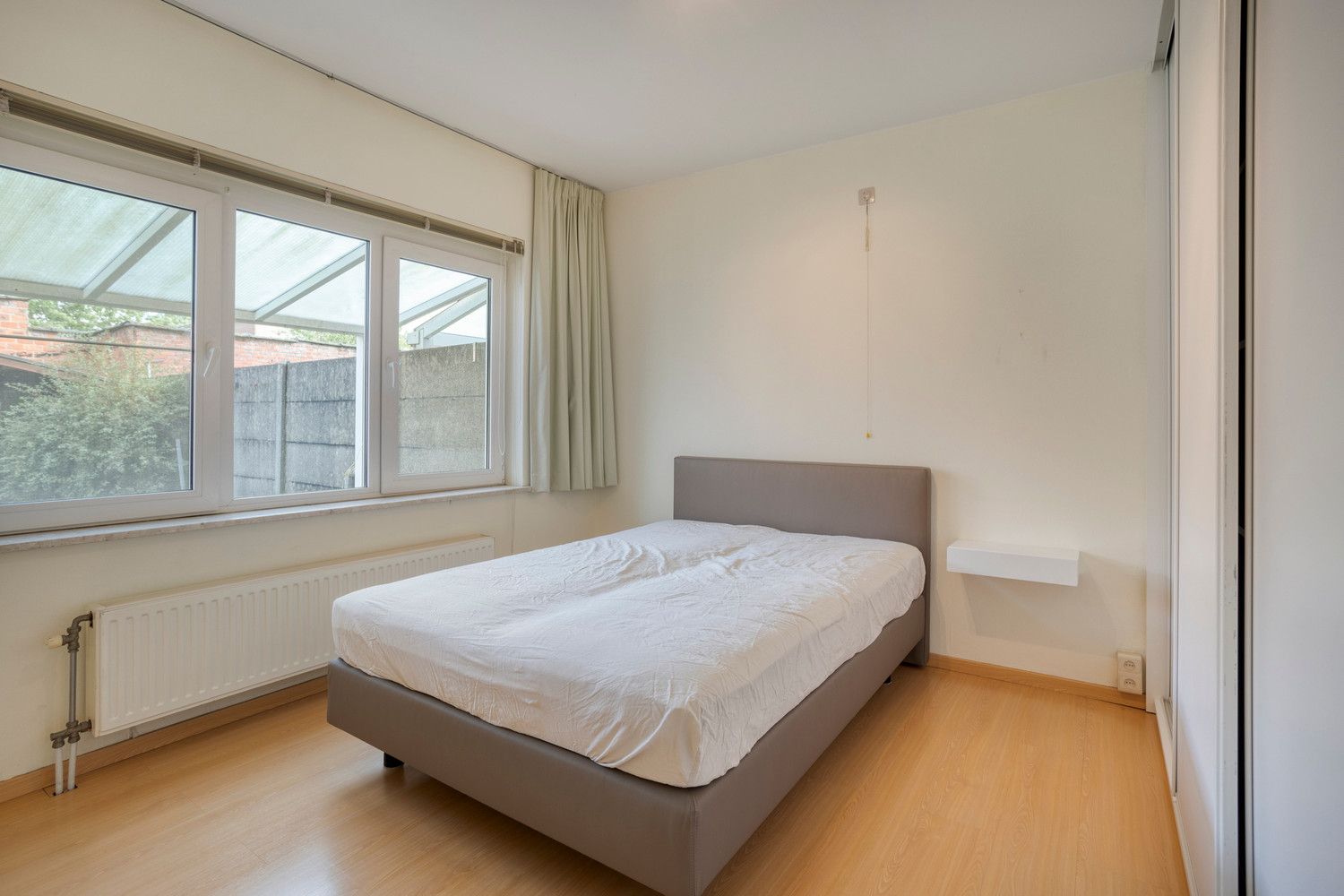 Rustig gelegen gelijkvloers APP met 2 slks en tuin! foto 18
