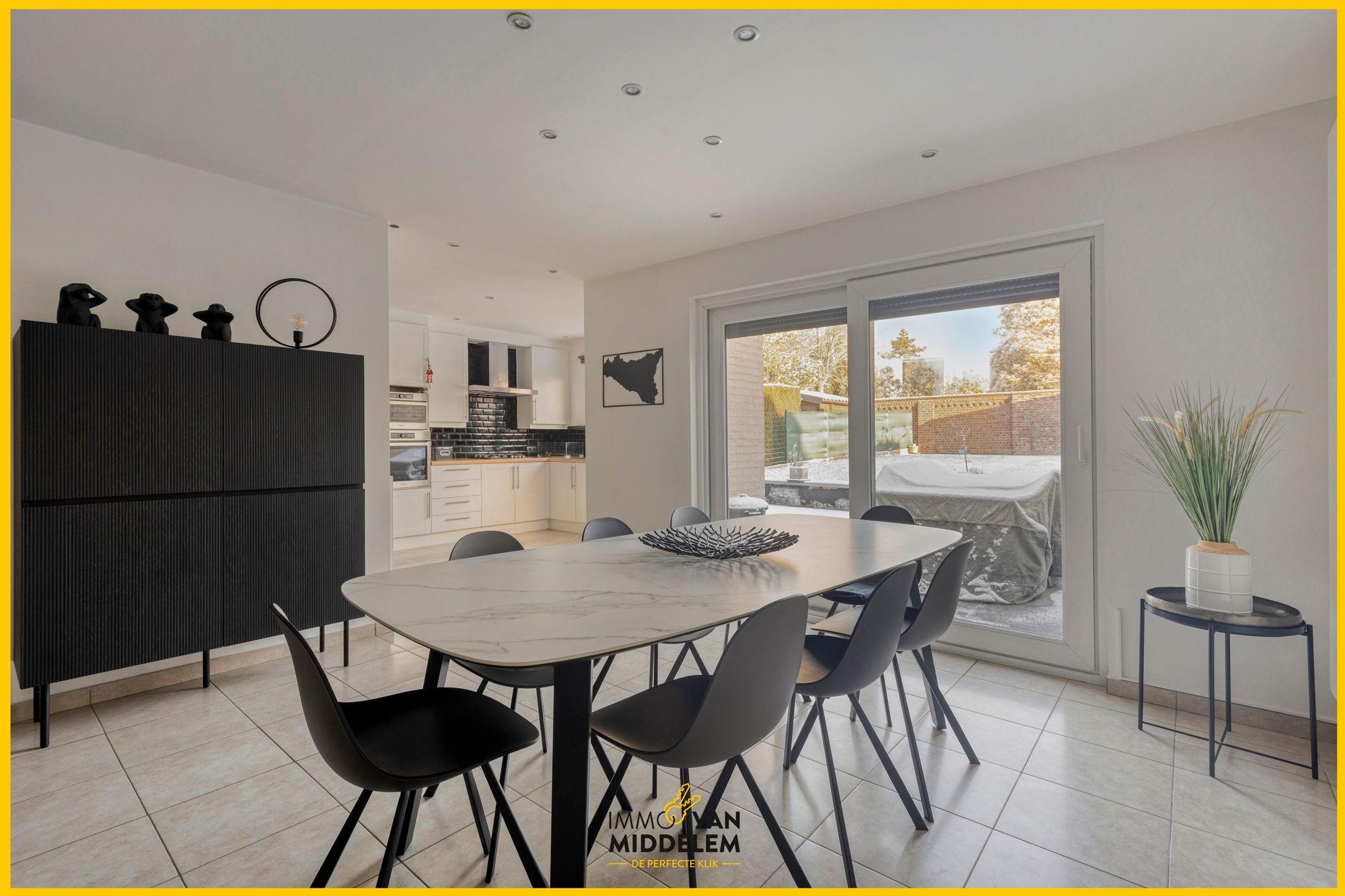 VERZORGDE WONING MET 3 SLPK, TUIN EN GARAGE foto 3