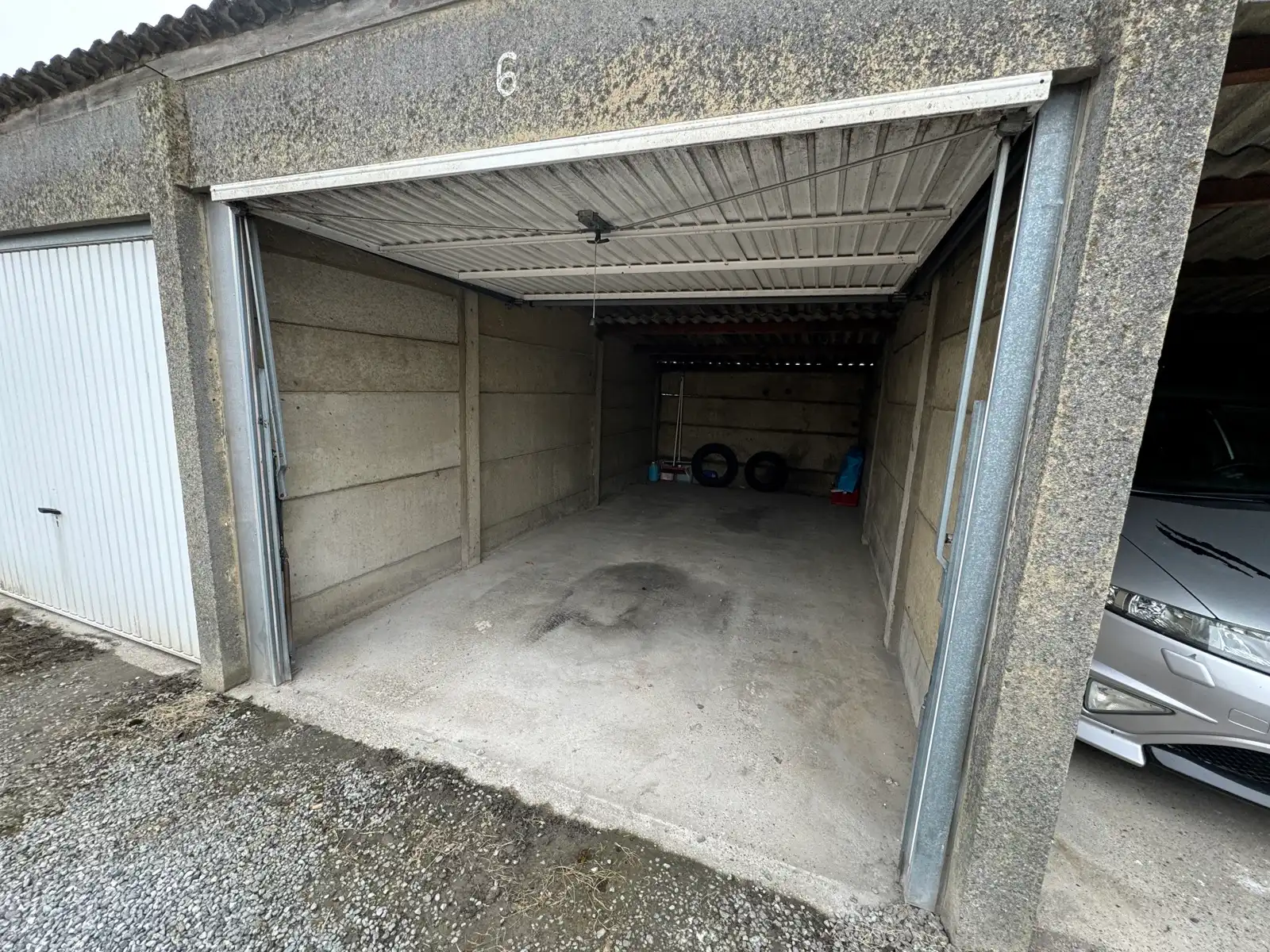 Garagecomplex met 12 gesloten garageboxen foto 4