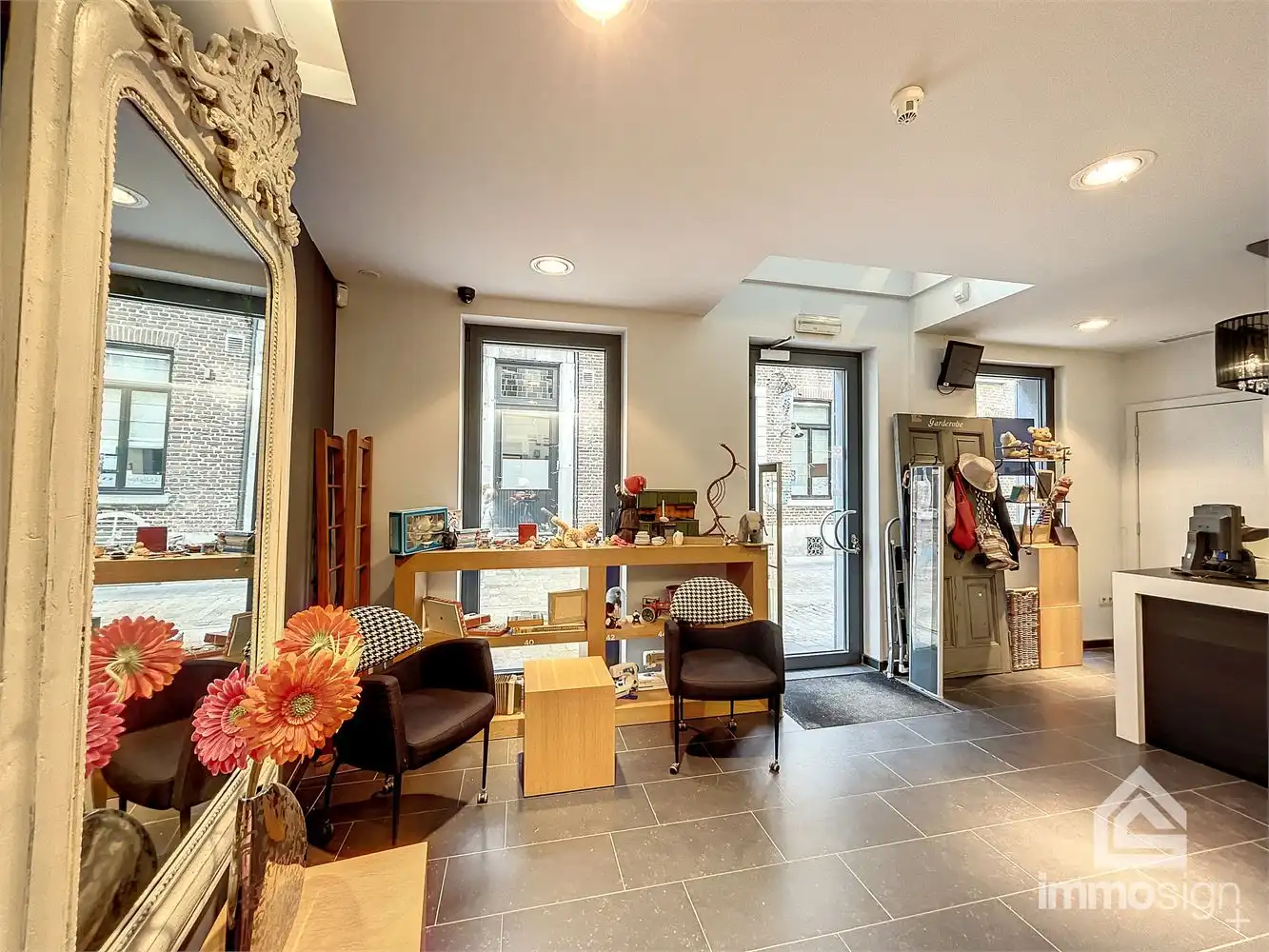 Prachtig handelspand met duplex midden in het centrum van Maaseik! foto 8