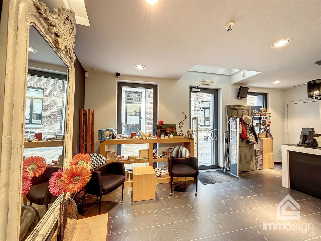 Prachtig handelspand met duplex midden in het centrum van Maaseik! foto 8