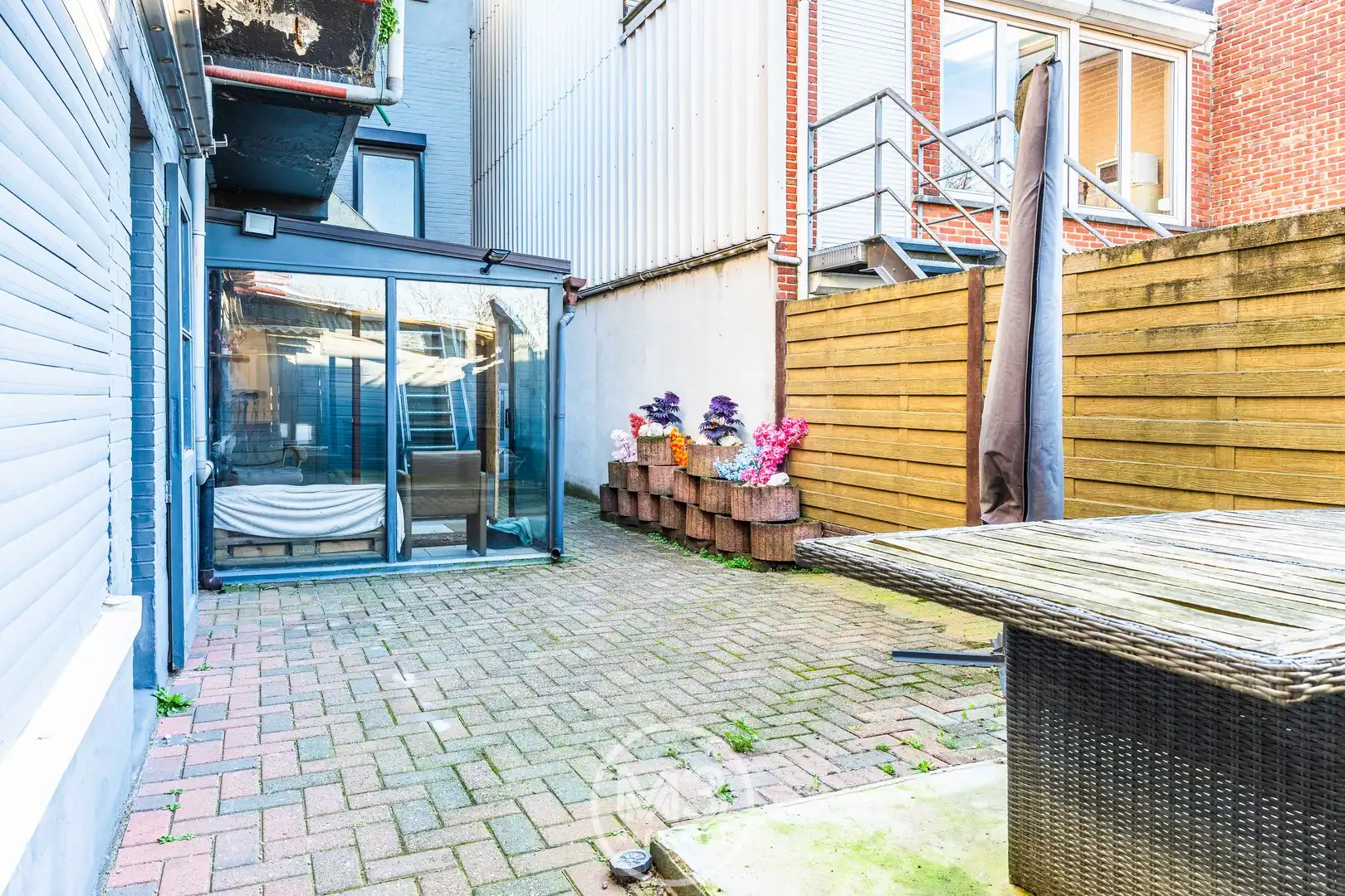 Ruime bel-étage woning met grote tuin foto 16