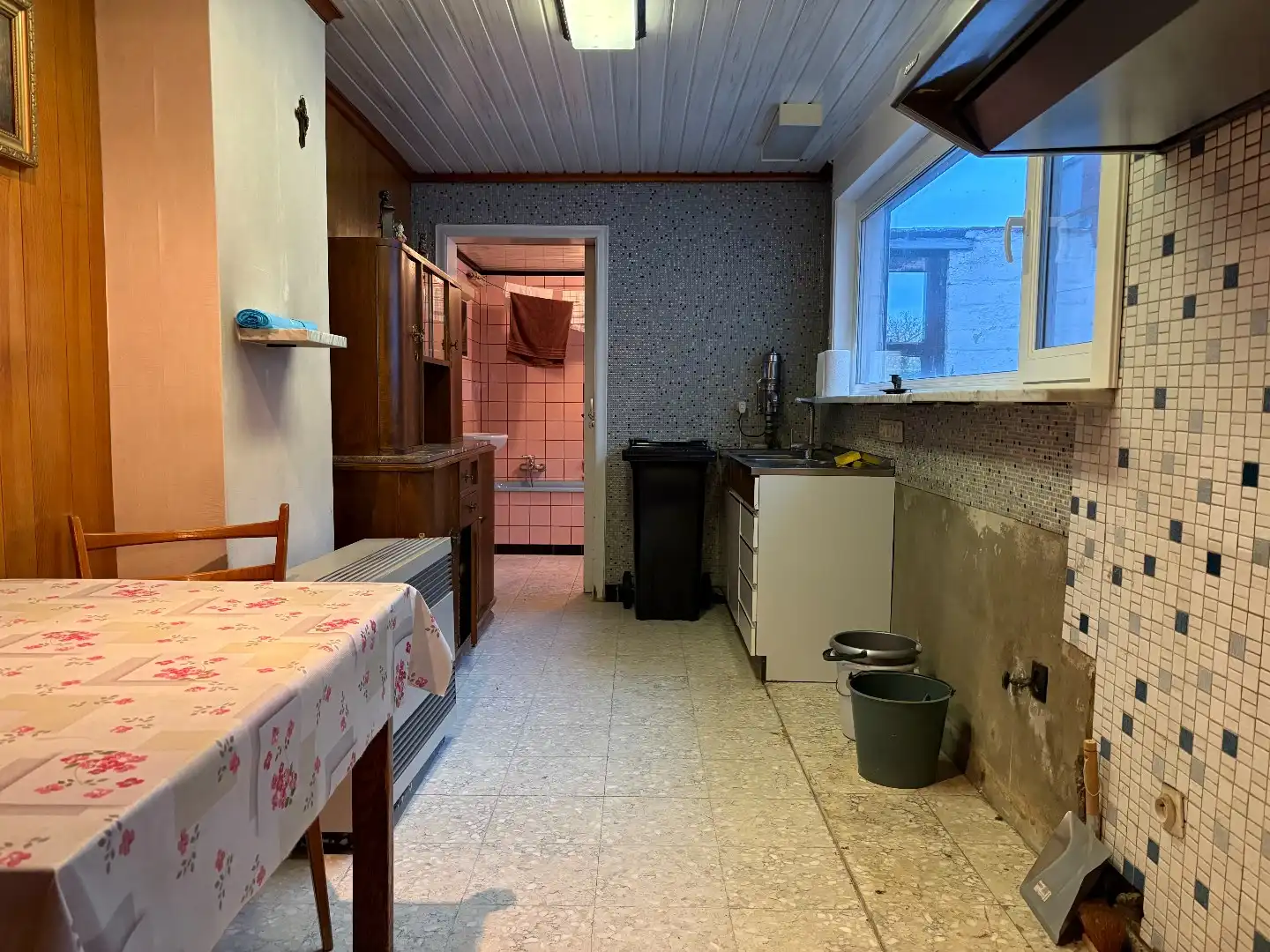 Te renoveren woning te koop in Harelbeke met uitweg.  foto 5