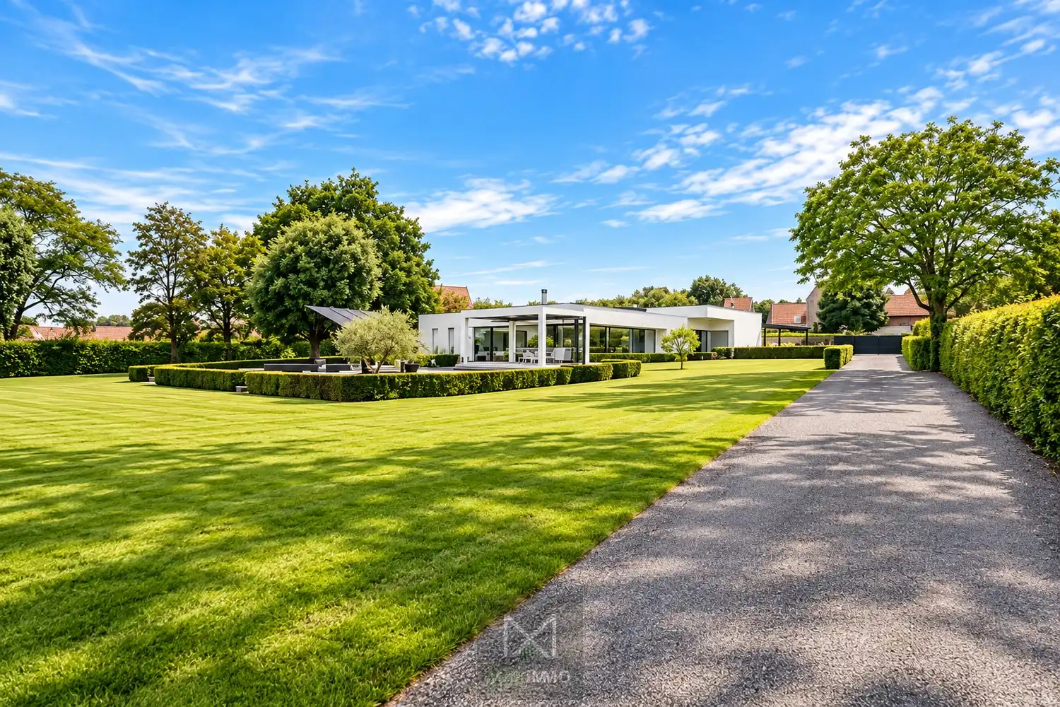 Luxevilla op 2 hectare met zwembad, loods en zicht op de Kemmelberg foto 3