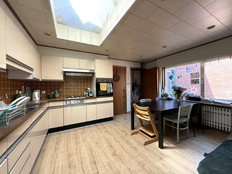 Ruime woning met tuin en garage op uitstekende ligging foto 5