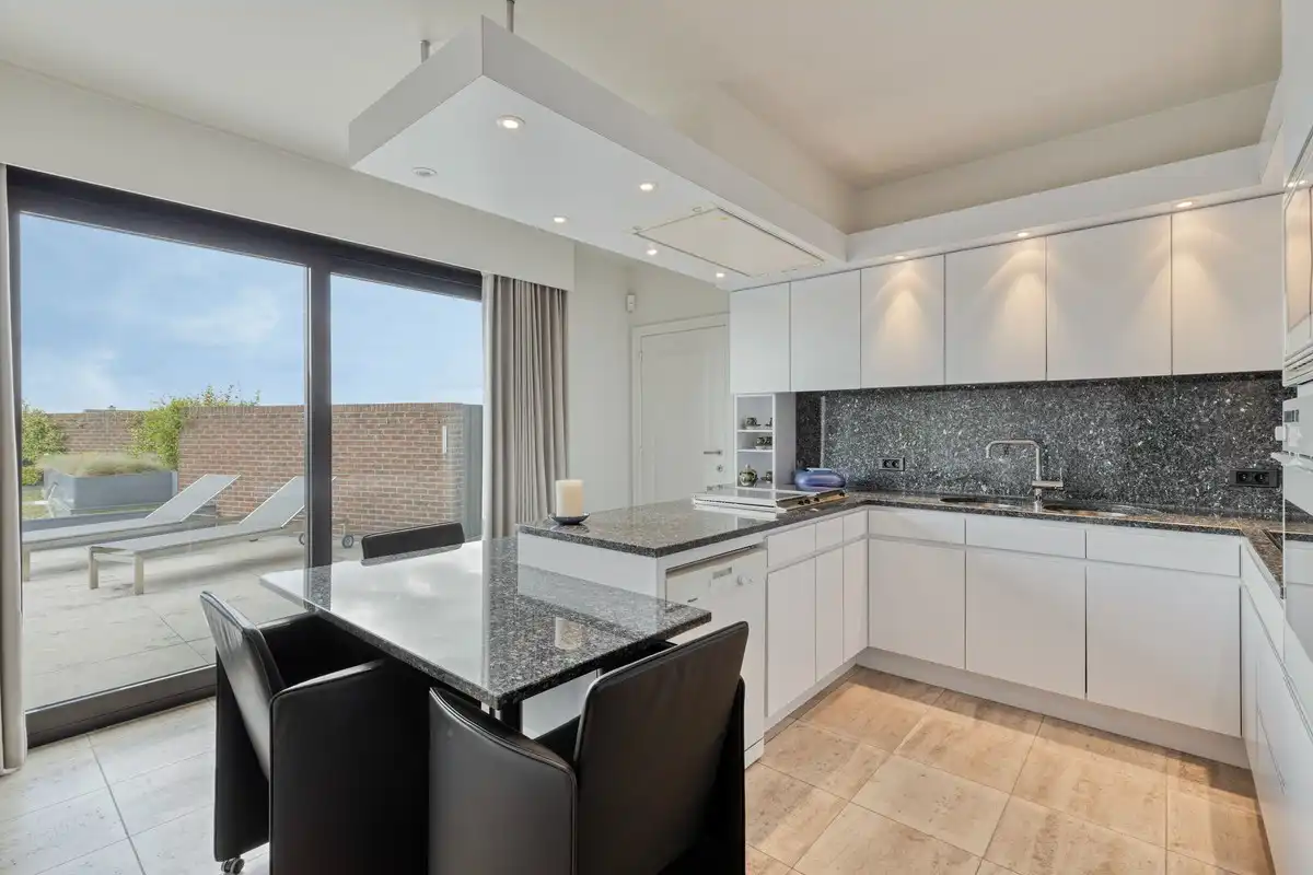 Instapklare handelswoning op topligging langs de N50 te koop in Wingene foto 19