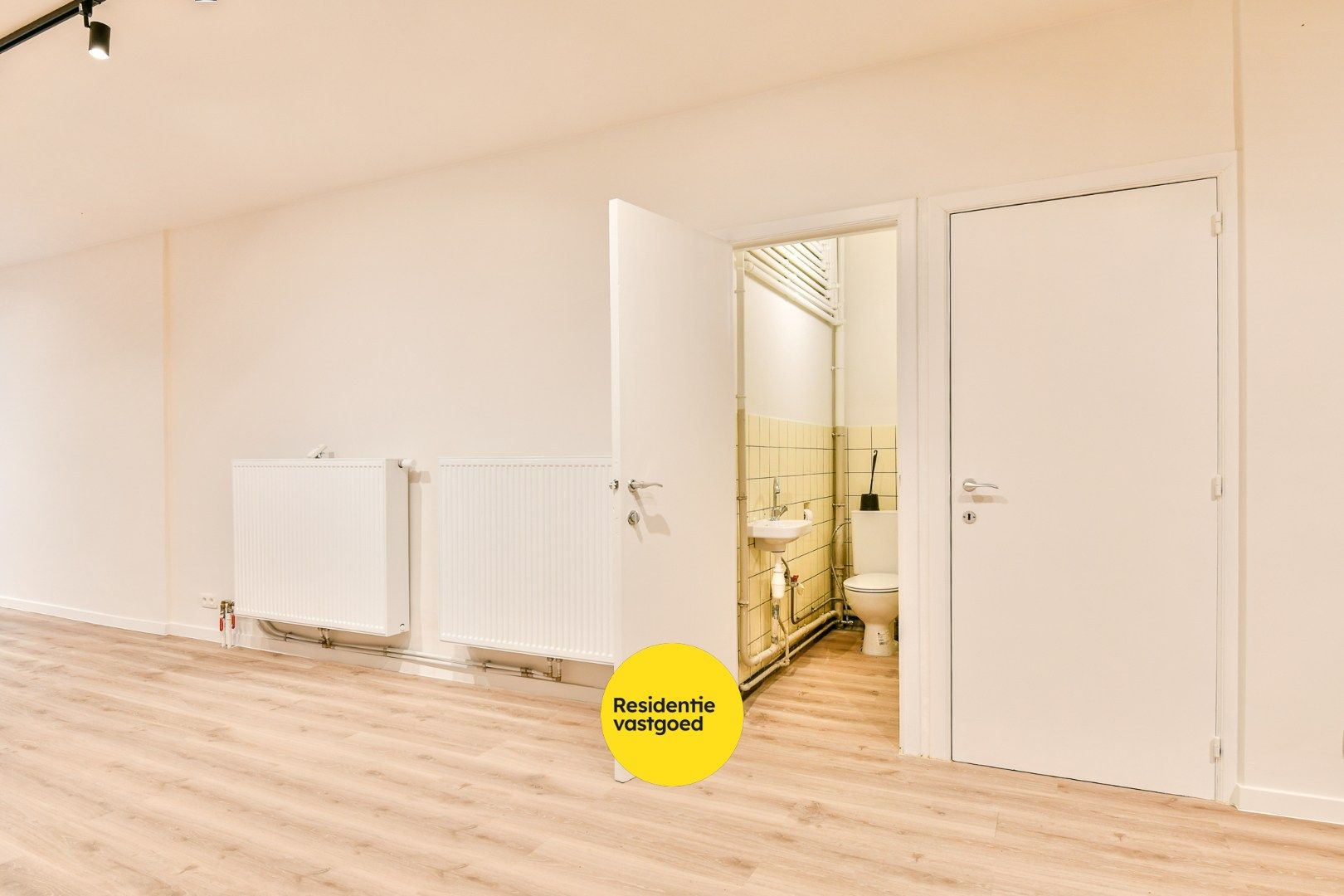 Gelijkvloerse handelsruimte op toplocatie te Oostende foto 7