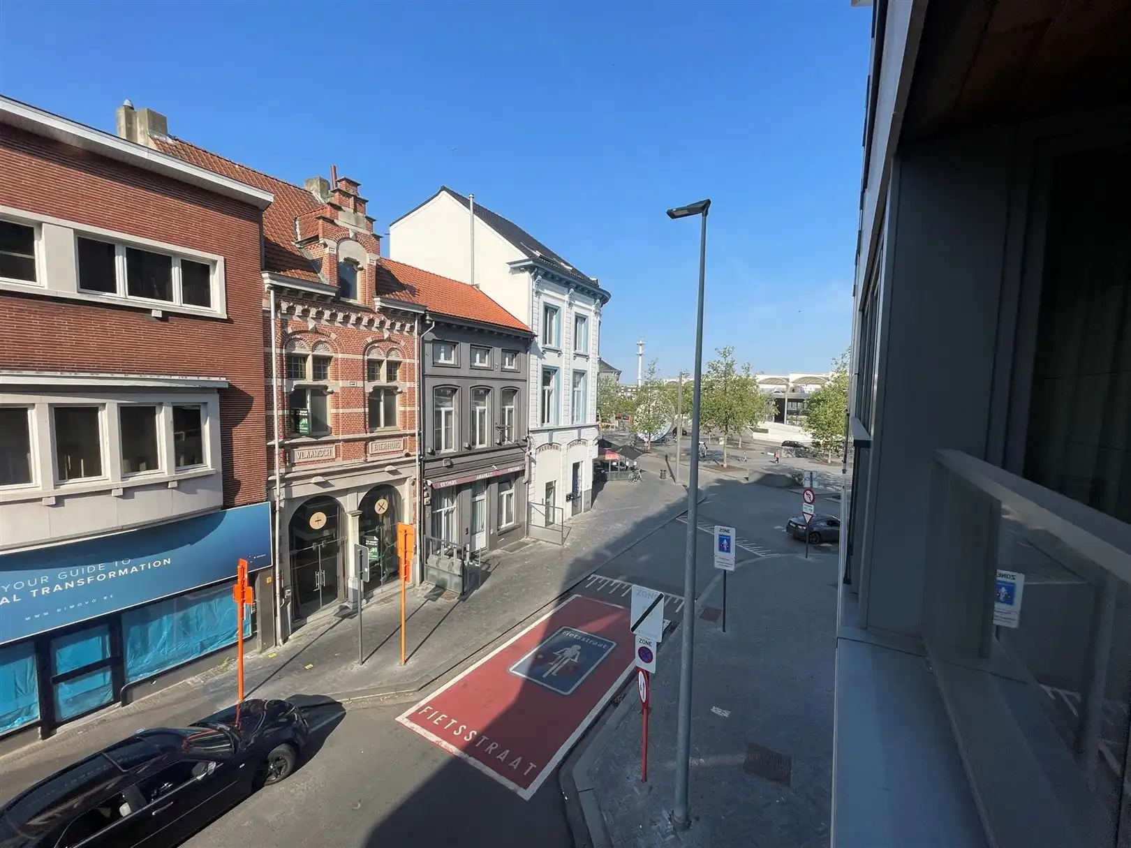Centraal  gelegen appartement met autostaanplaats foto 32