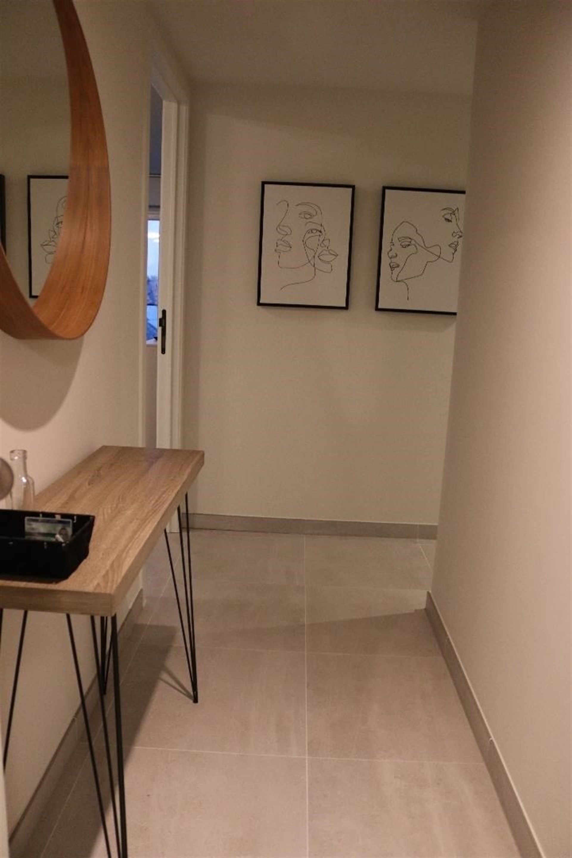 Rustig en recent gelegen appartement met terras en autostaanplaats. foto 4