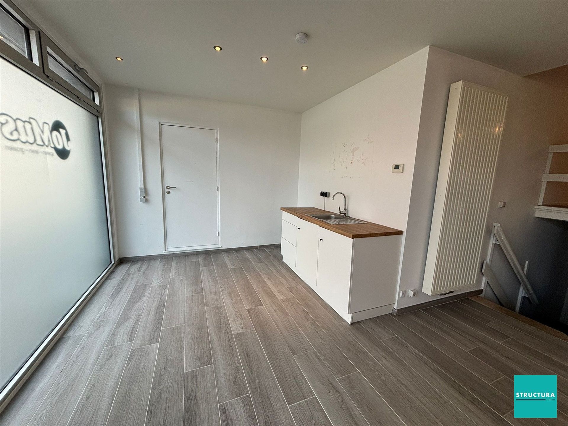 Handelsgelijkvloers in centrum Strombeek foto 4